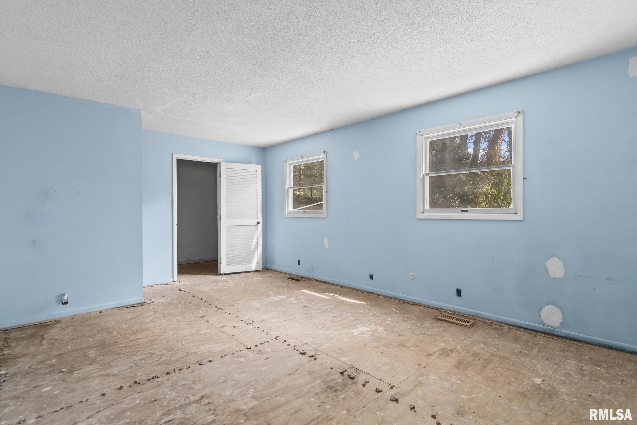 2833 White Plains Court