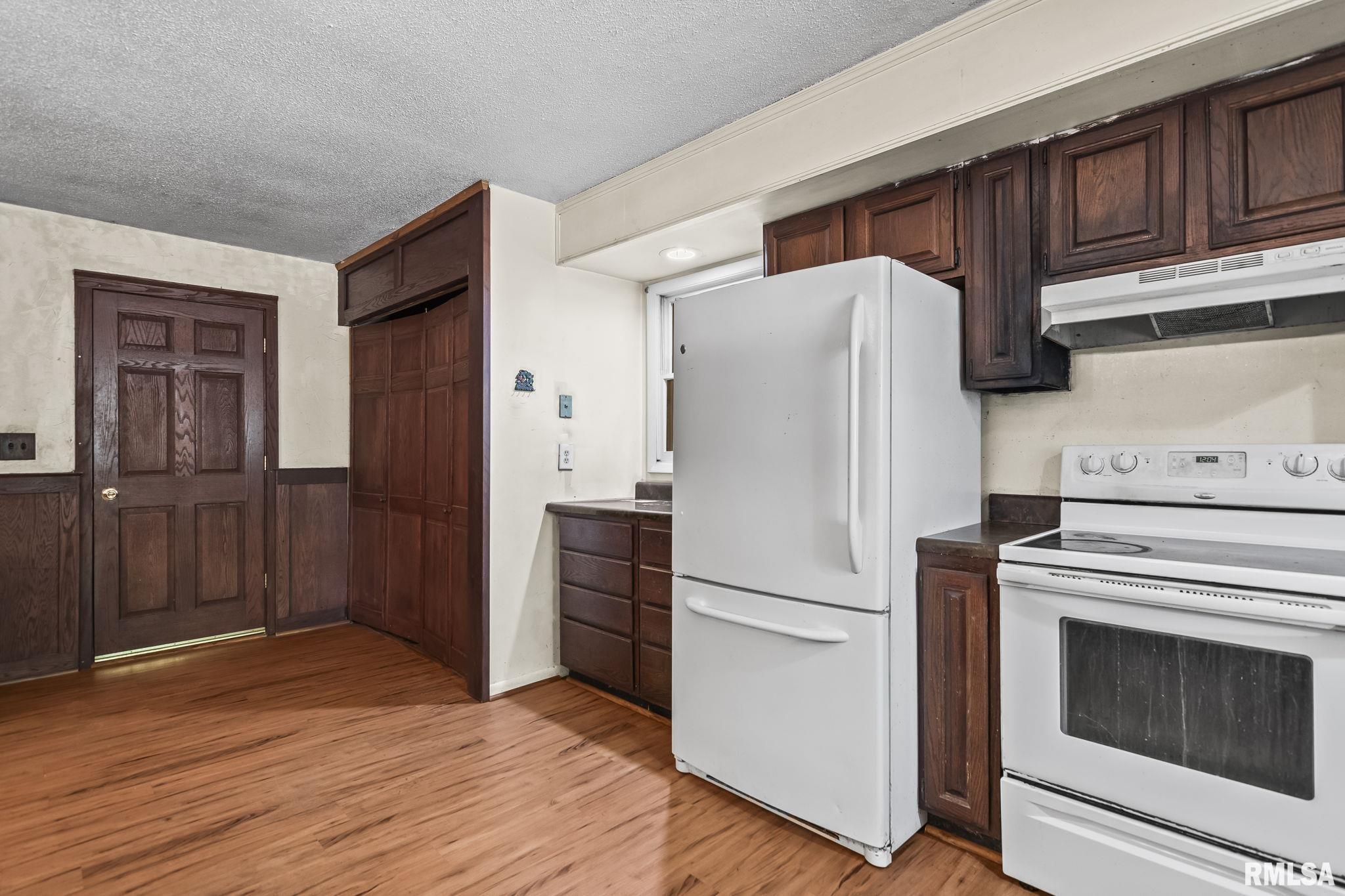 2833 White Plains Court