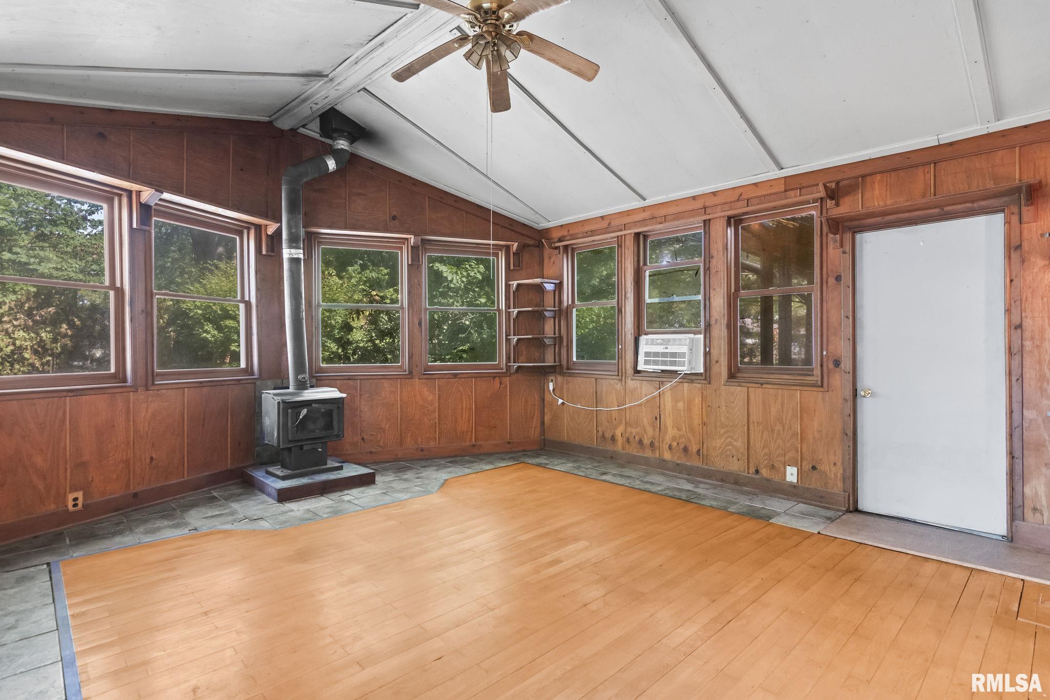 2833 White Plains Court