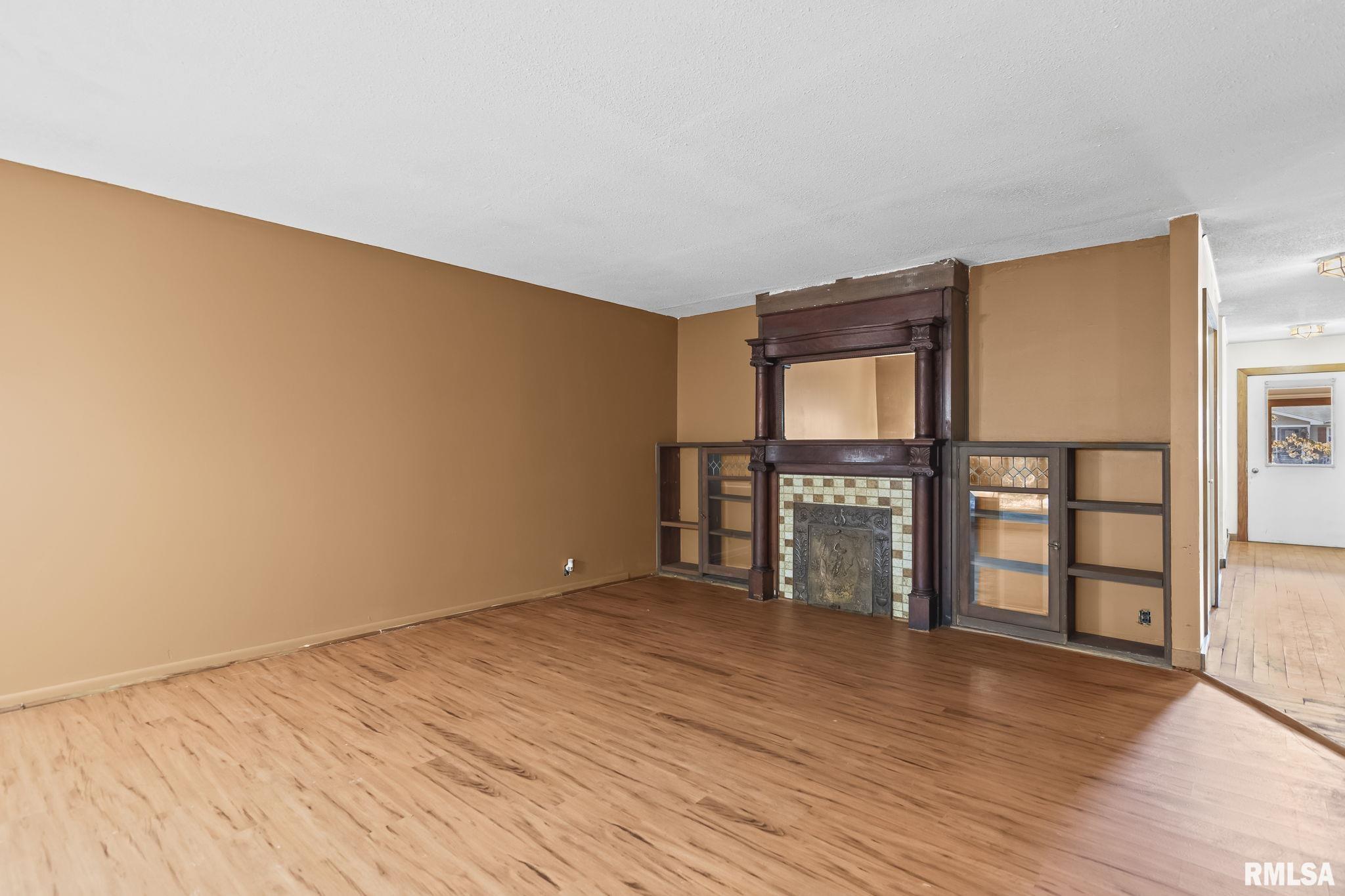 2833 White Plains Court