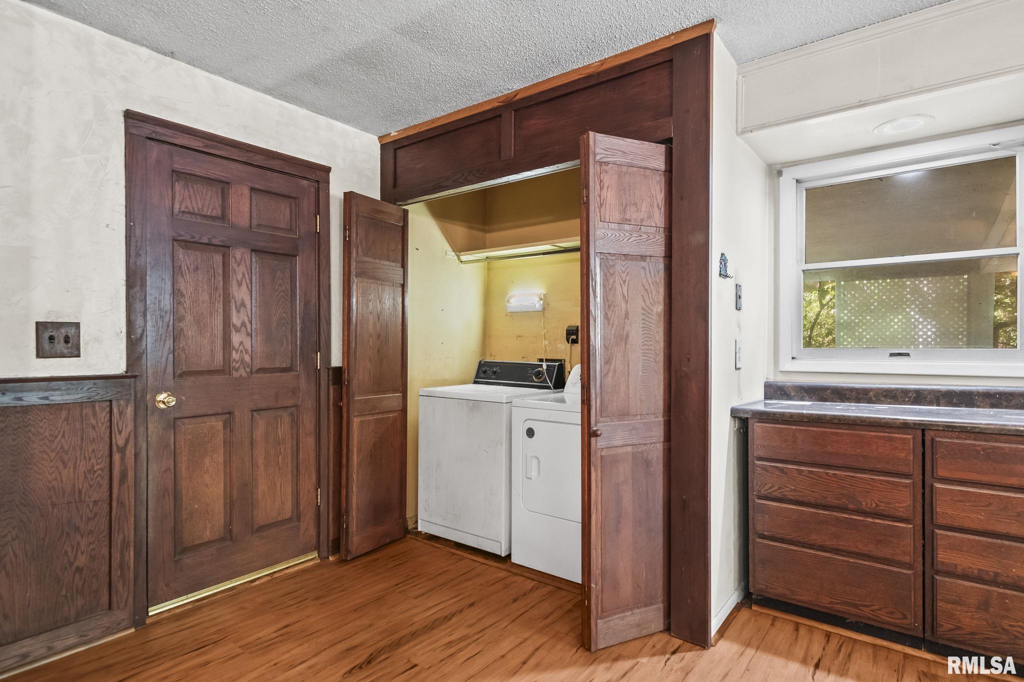 2833 White Plains Court