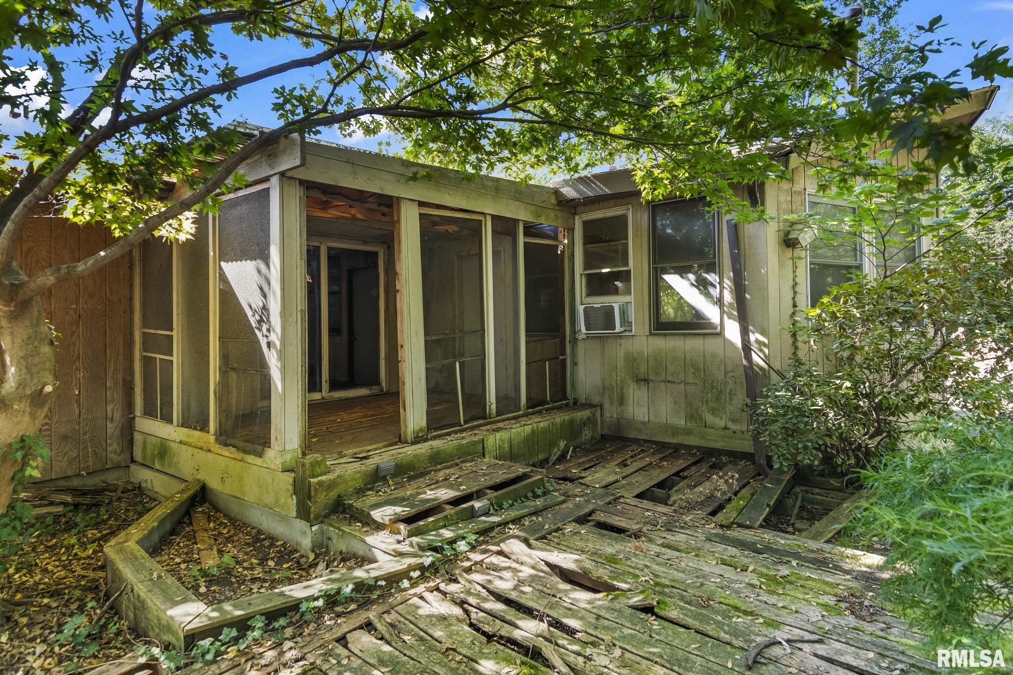 2833 White Plains Court