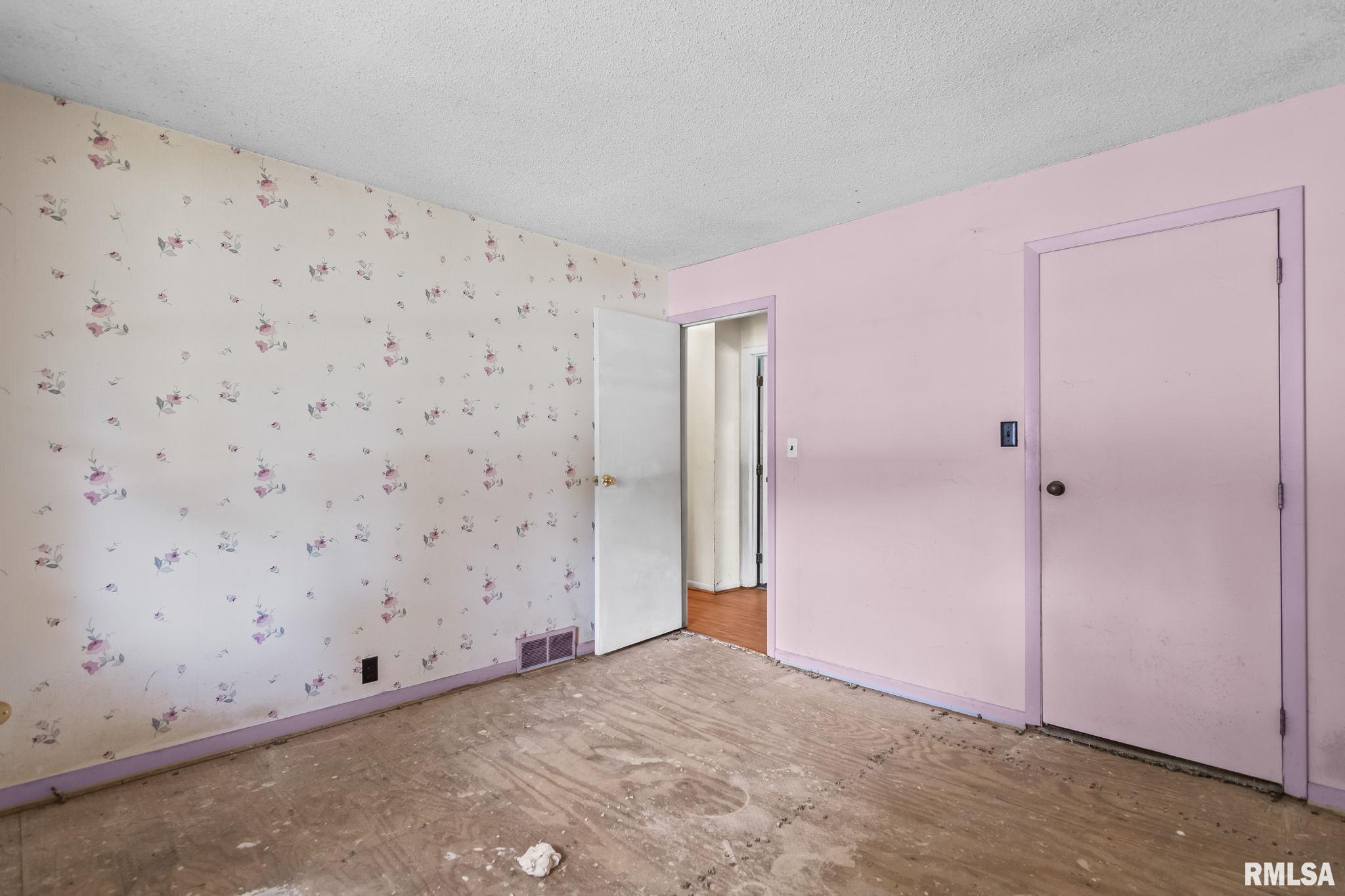 2833 White Plains Court