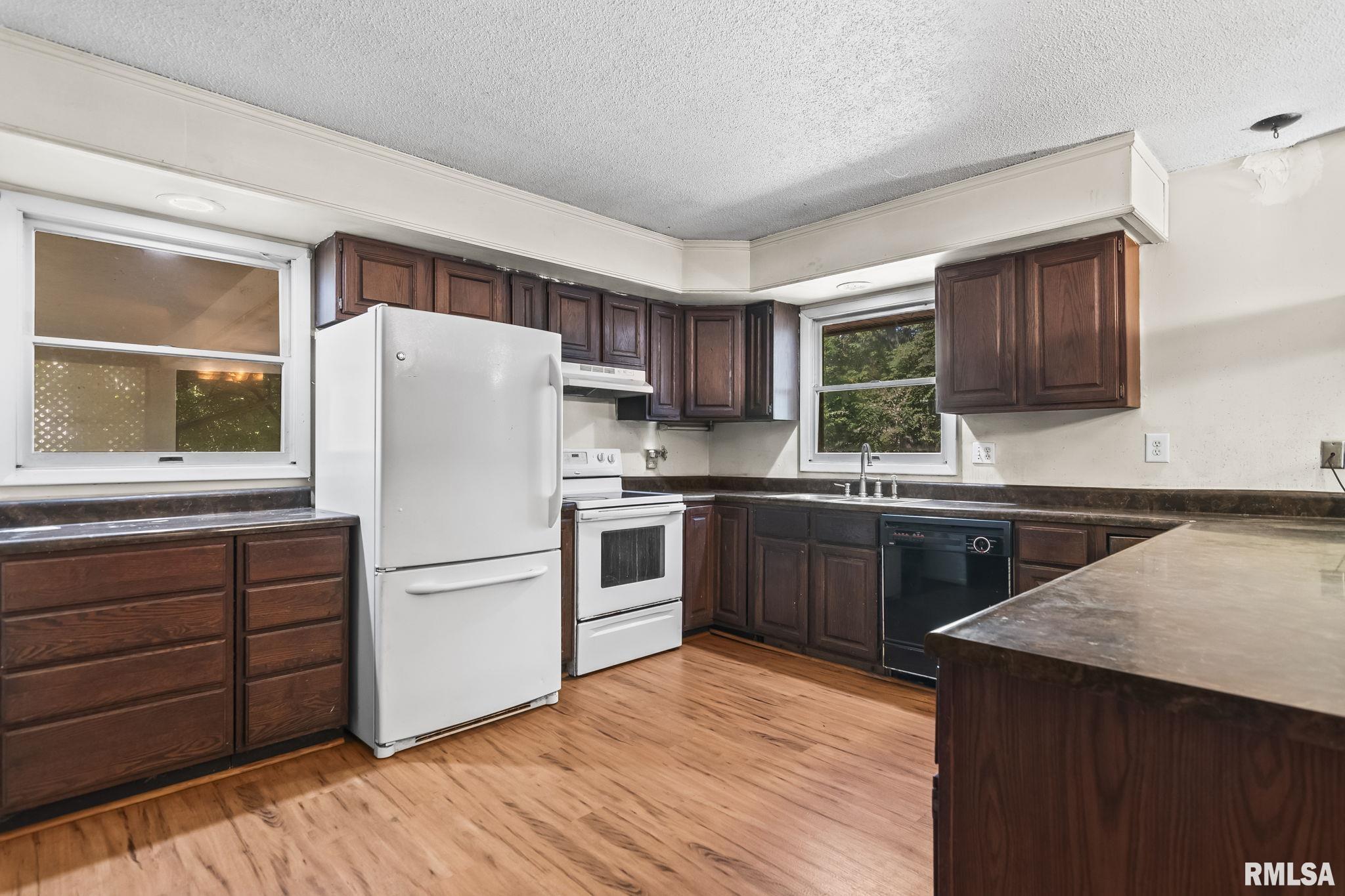 2833 White Plains Court