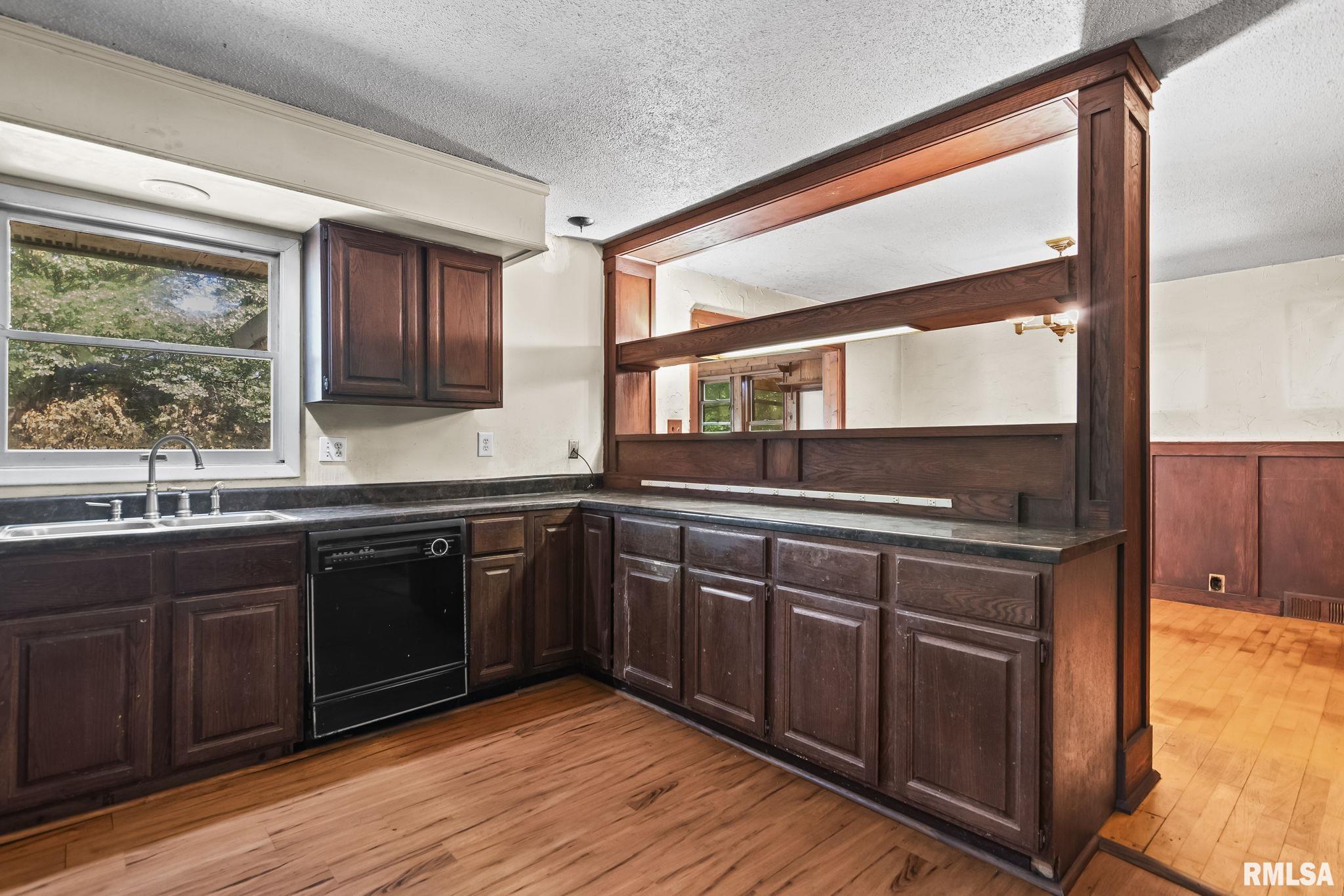 2833 White Plains Court