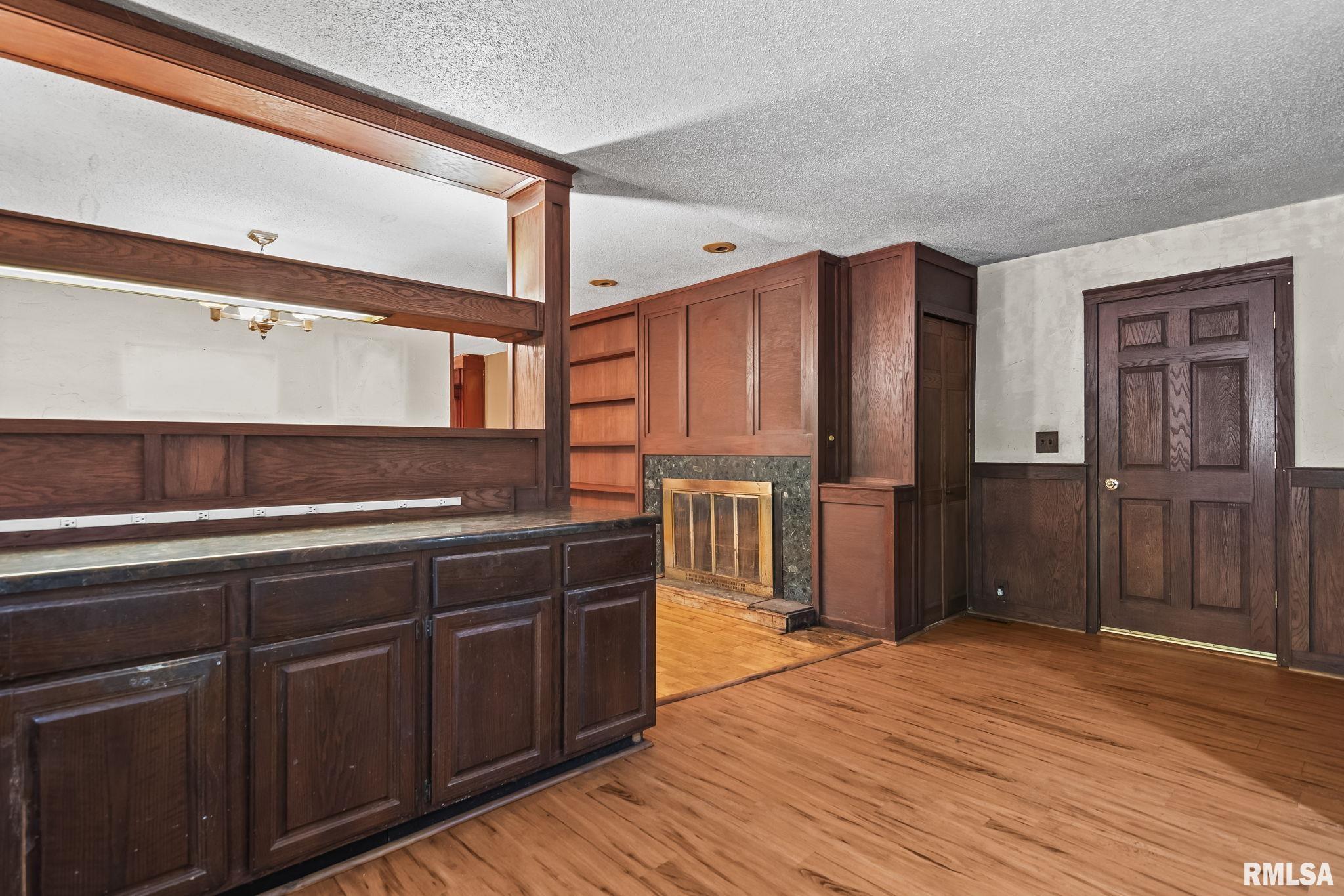 2833 White Plains Court