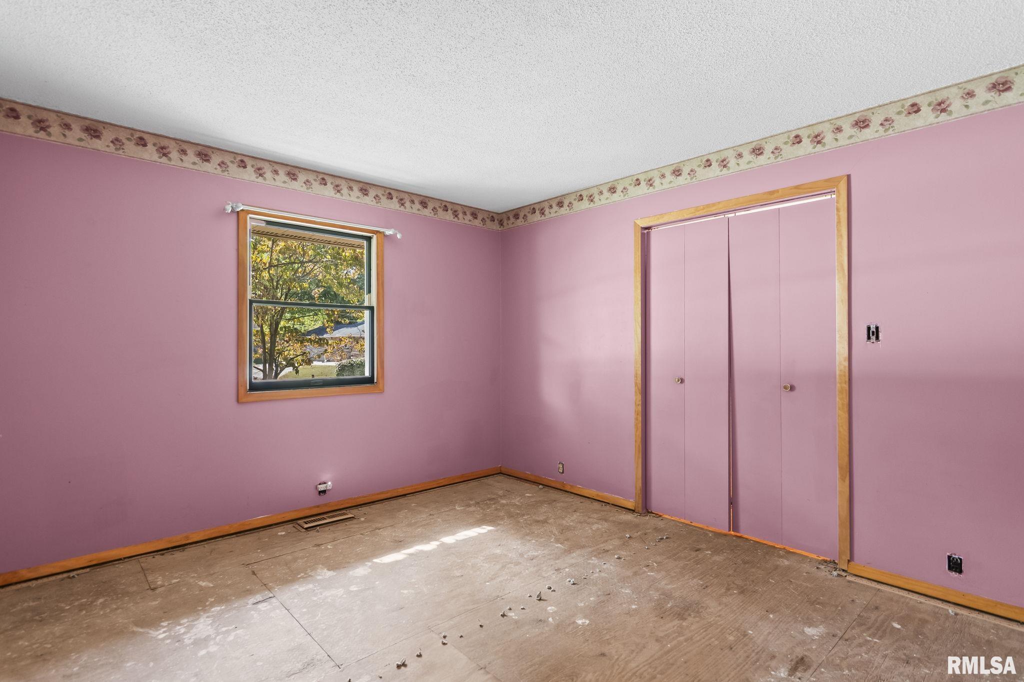 2833 White Plains Court