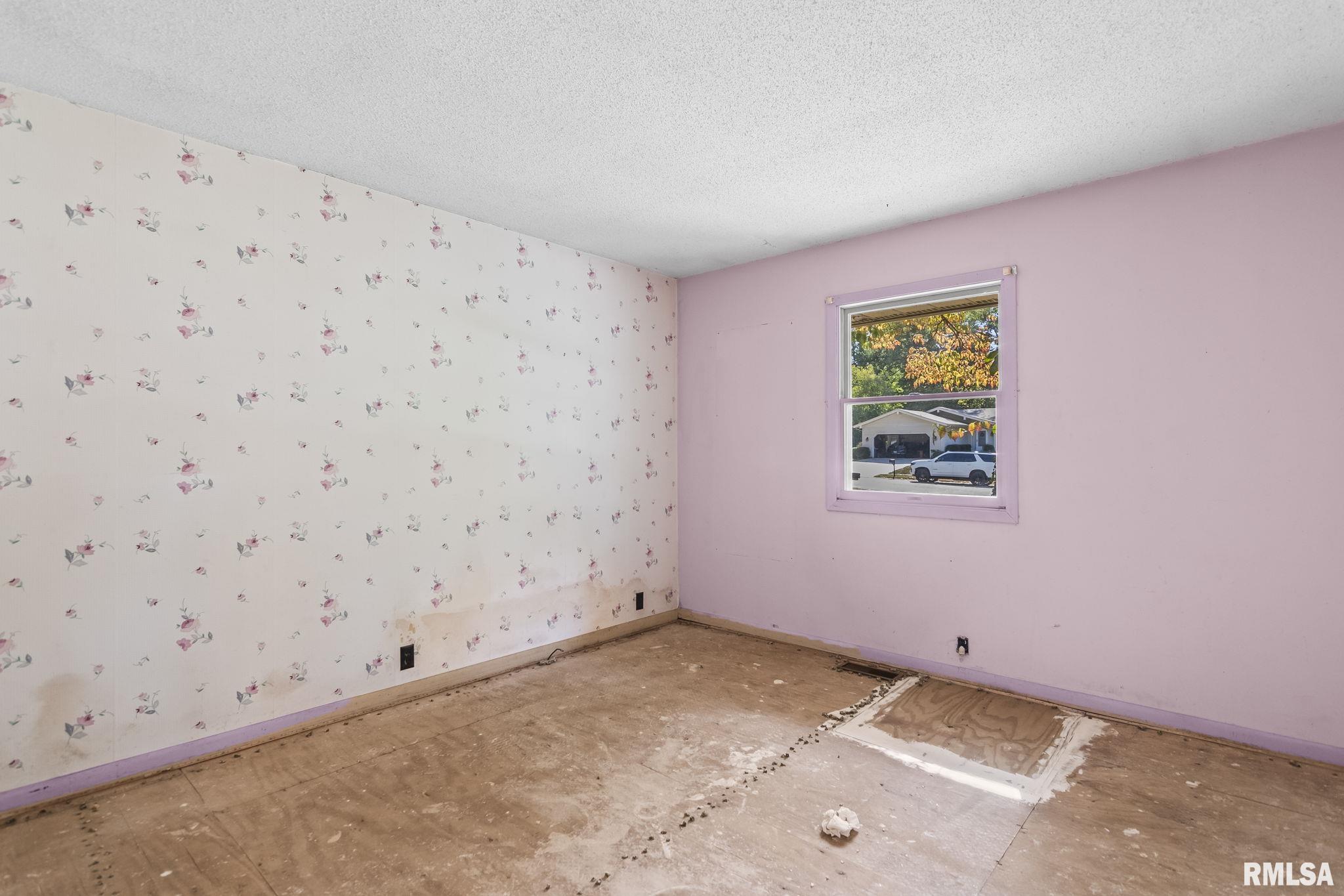 2833 White Plains Court