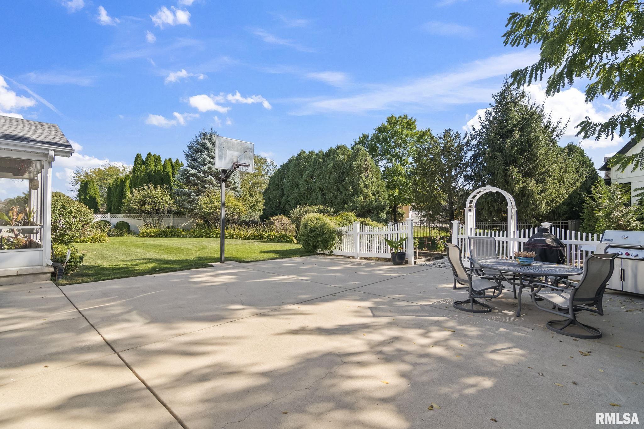 2212 Greenside Drive