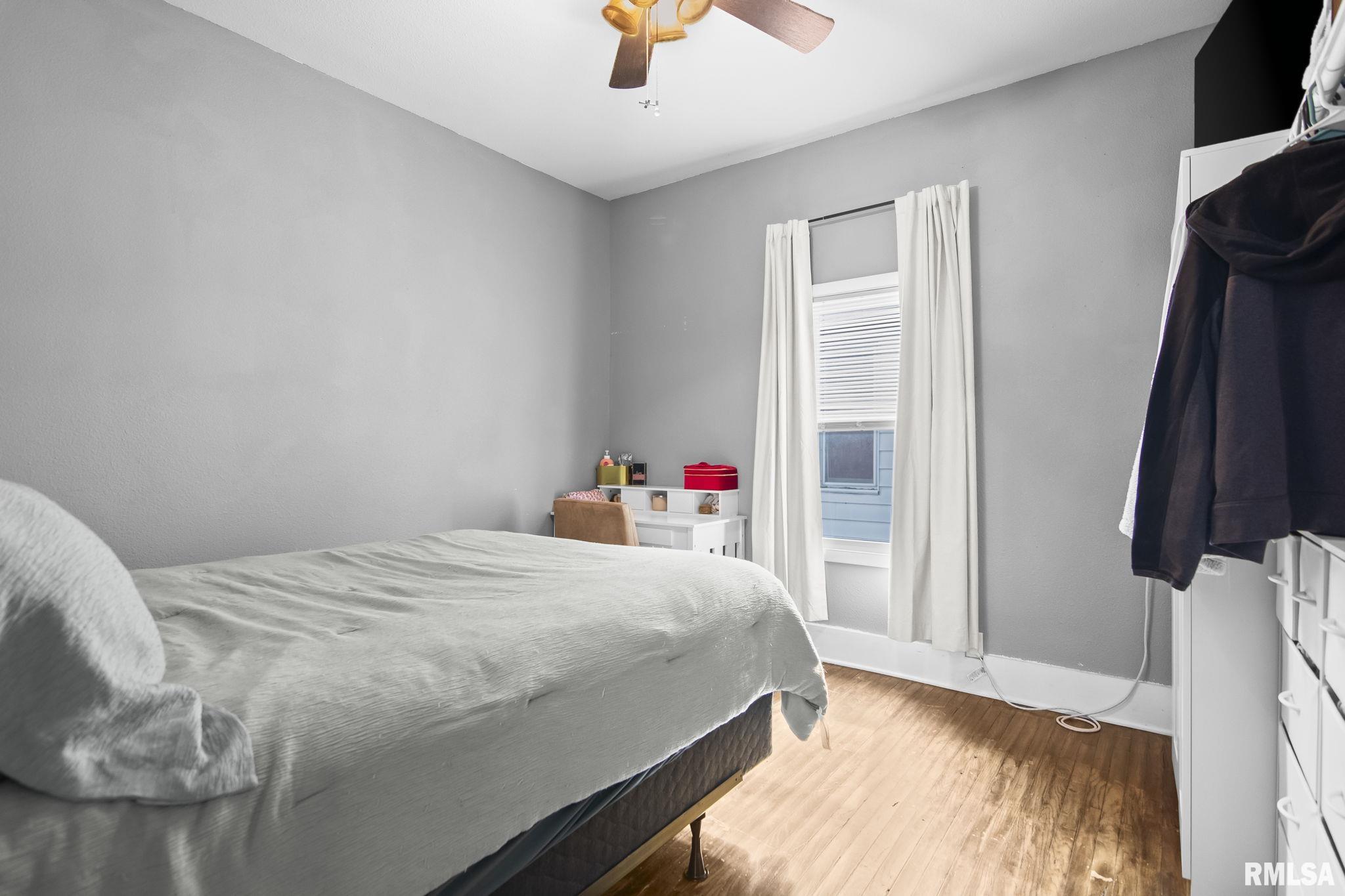 1121 N WALNUT Street