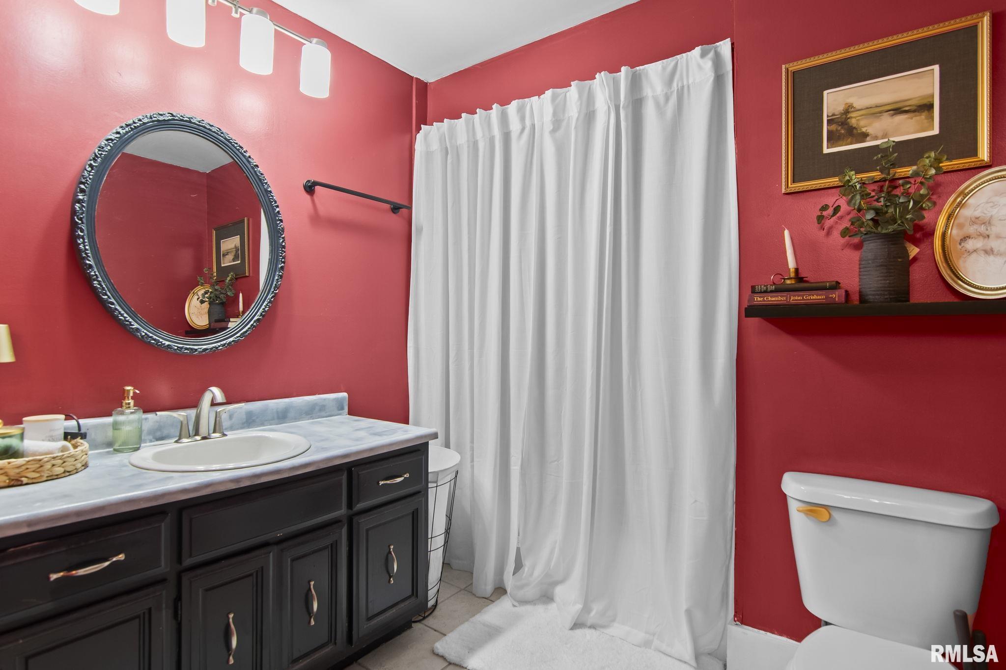 1121 N WALNUT Street