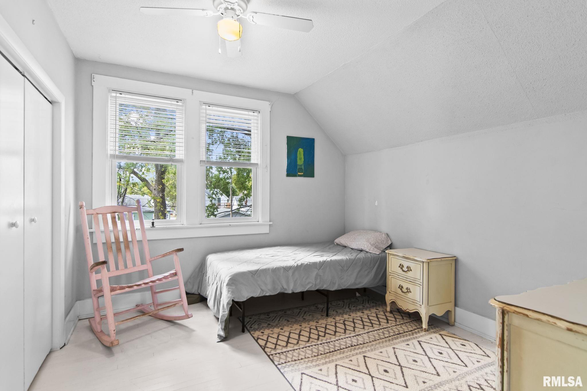 1121 N WALNUT Street