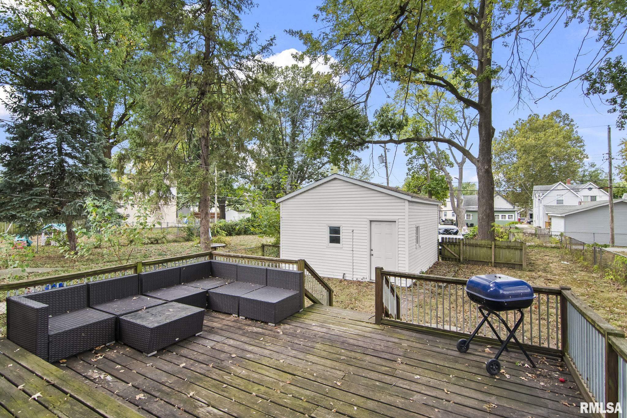 1121 N WALNUT Street