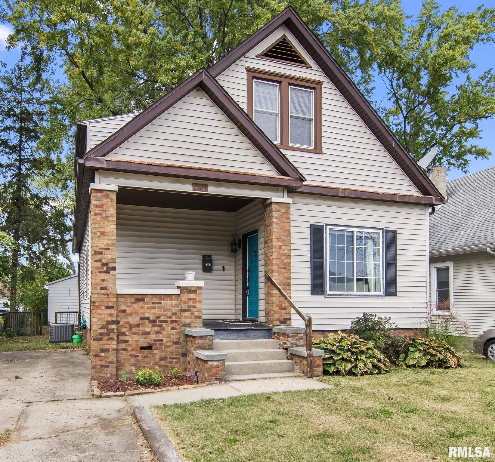 1121 N WALNUT Street