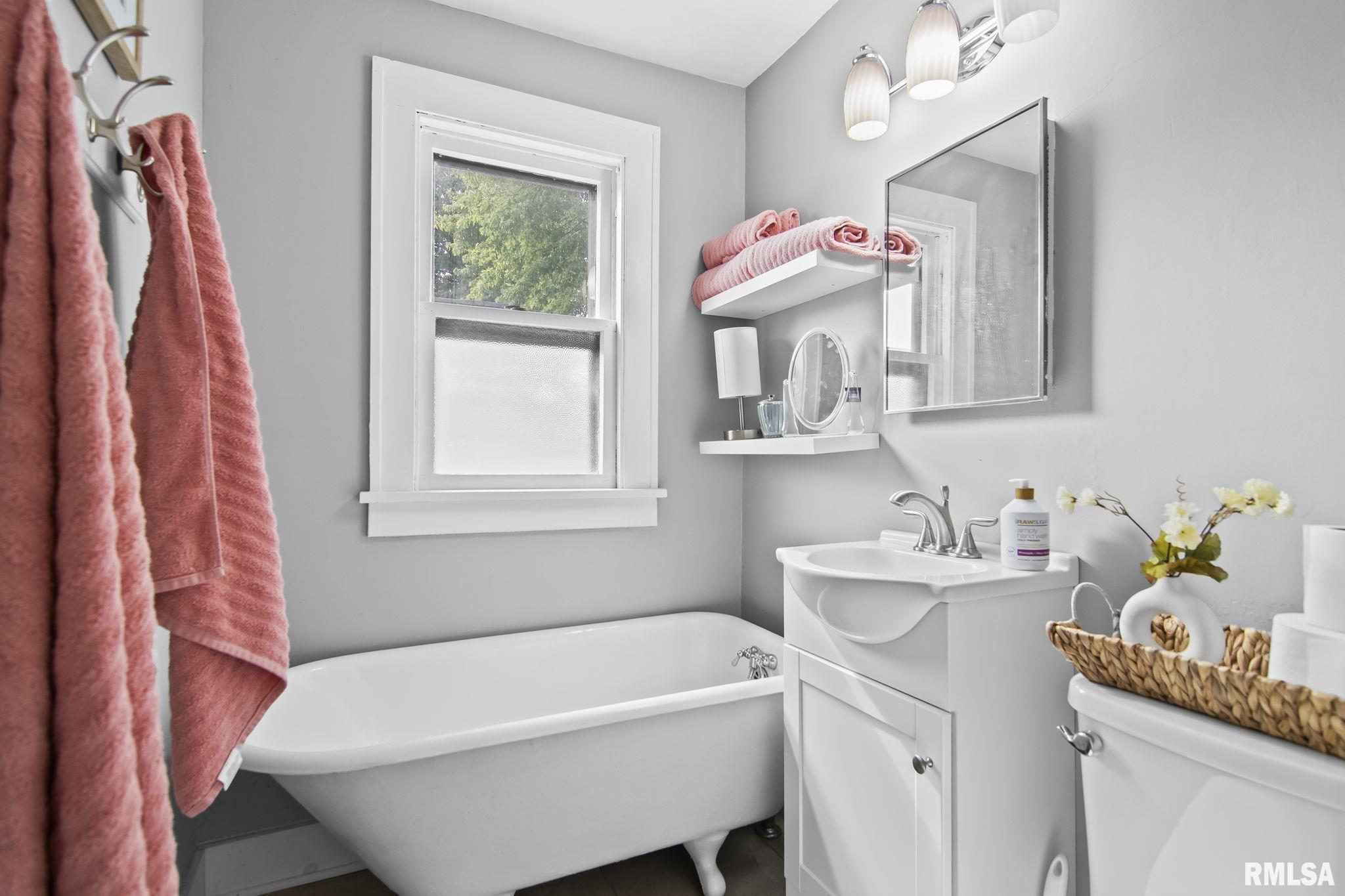 1121 N WALNUT Street