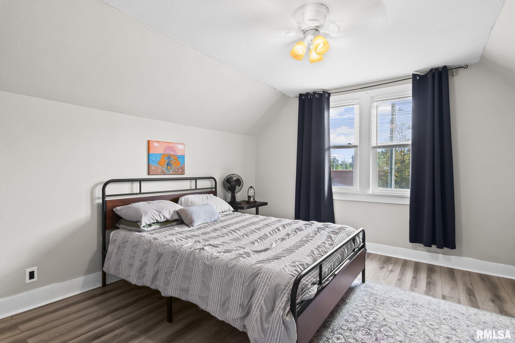 1121 N WALNUT Street