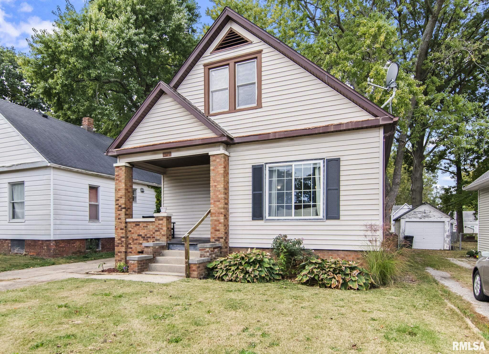 1121 N WALNUT Street