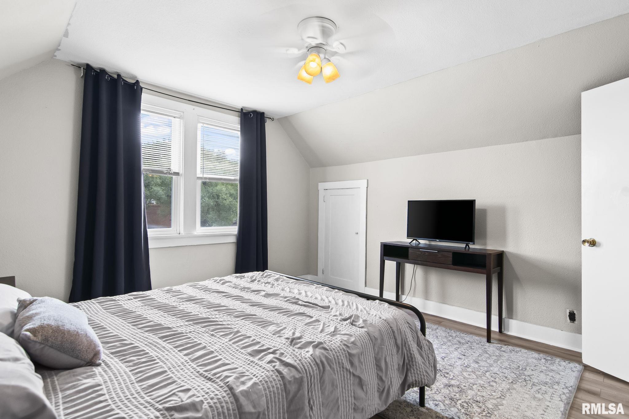 1121 N WALNUT Street