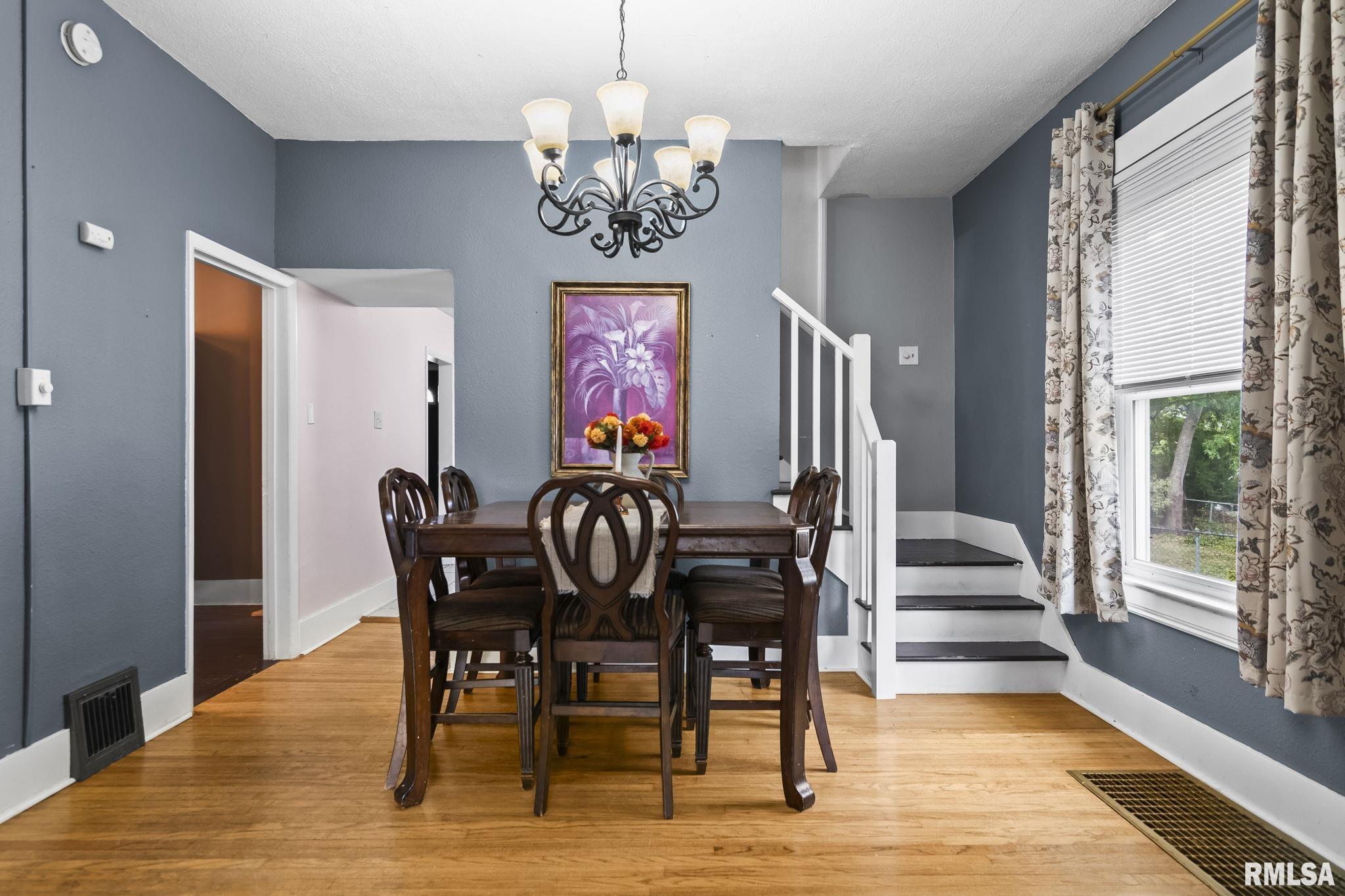 1121 N WALNUT Street