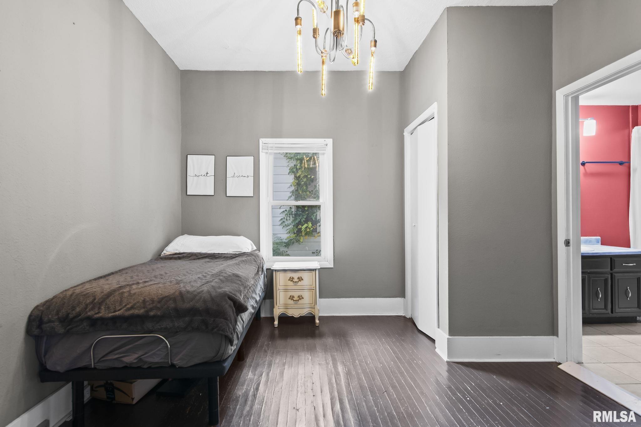 1121 N WALNUT Street