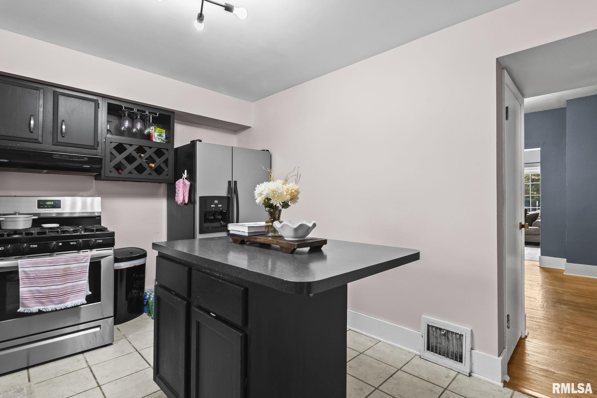 1121 N WALNUT Street