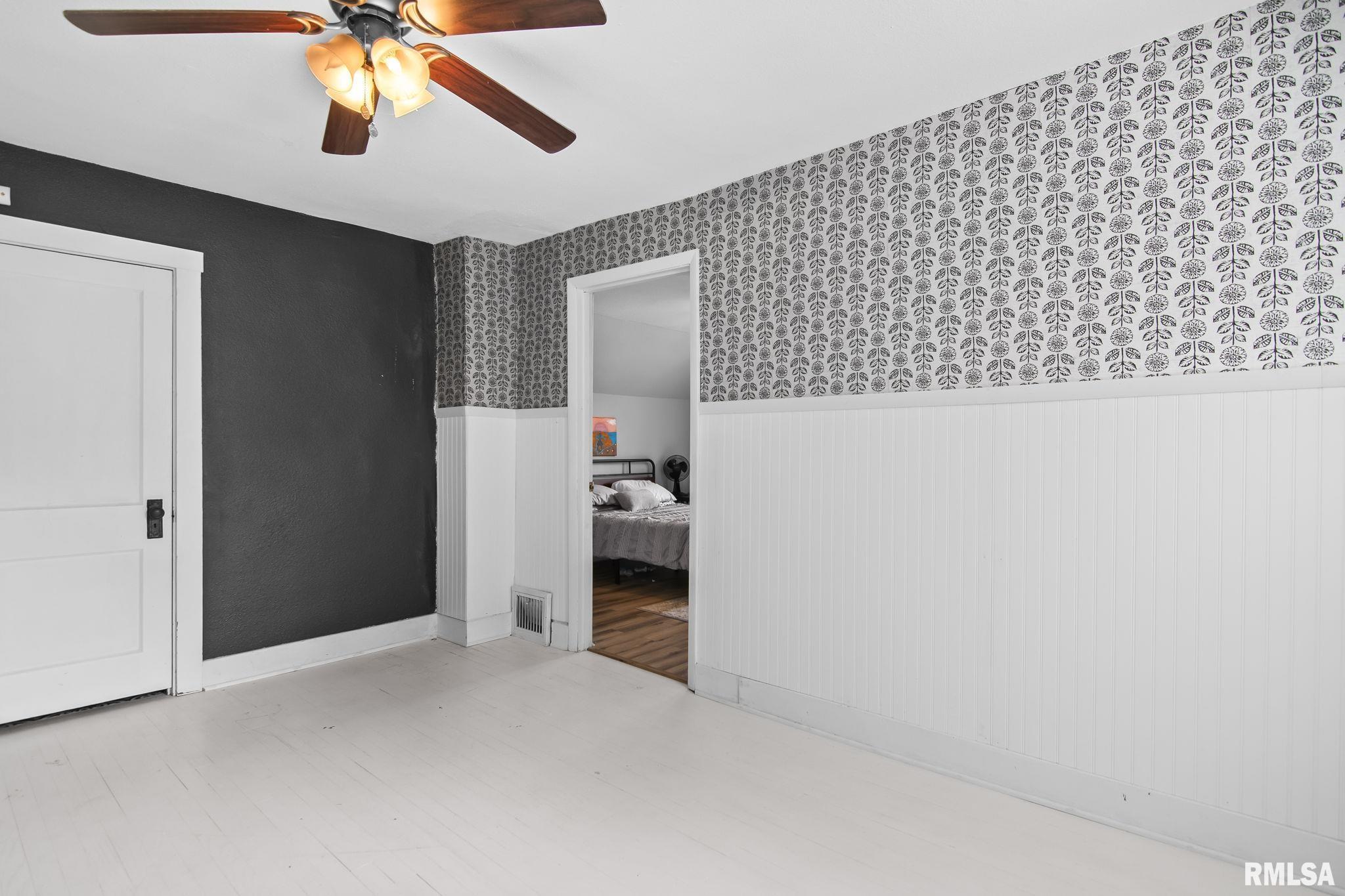 1121 N WALNUT Street