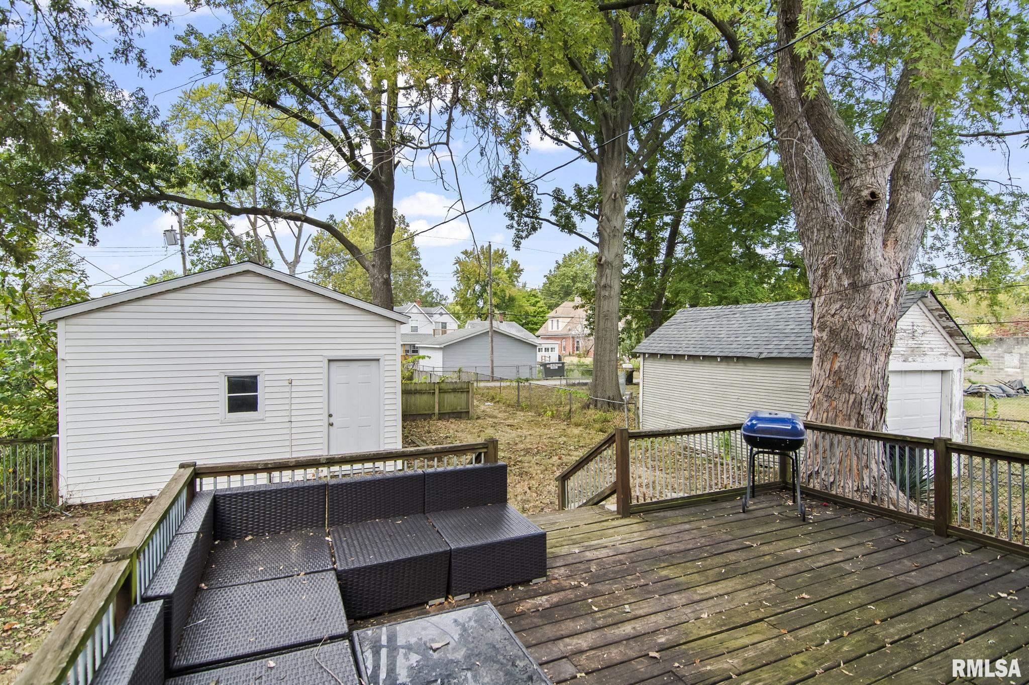 1121 N WALNUT Street