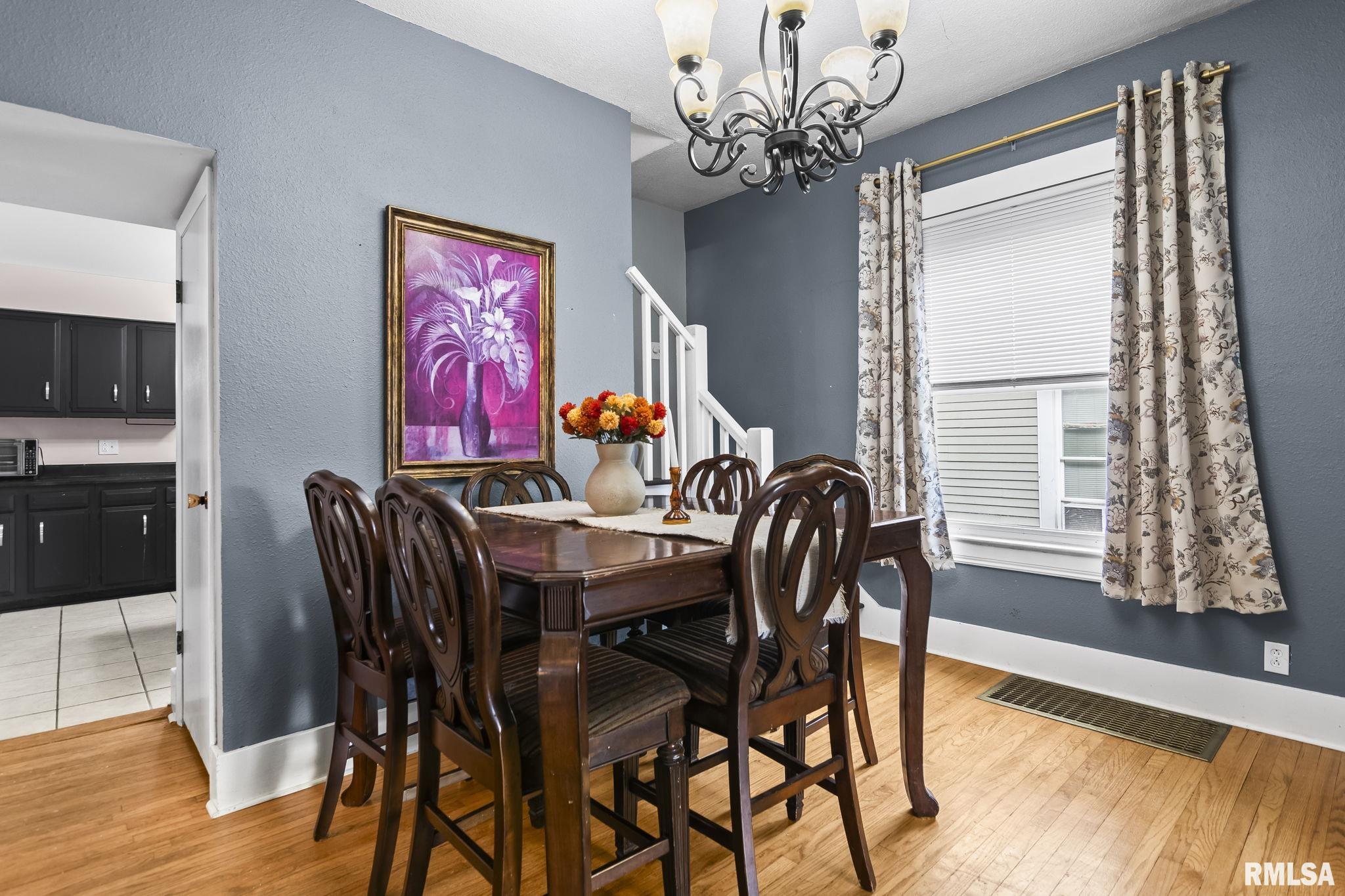 1121 N WALNUT Street