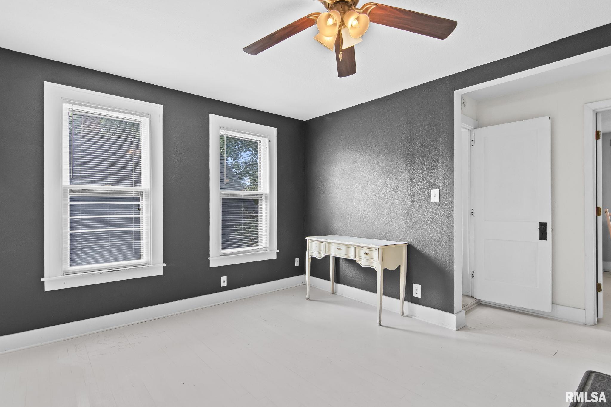 1121 N WALNUT Street