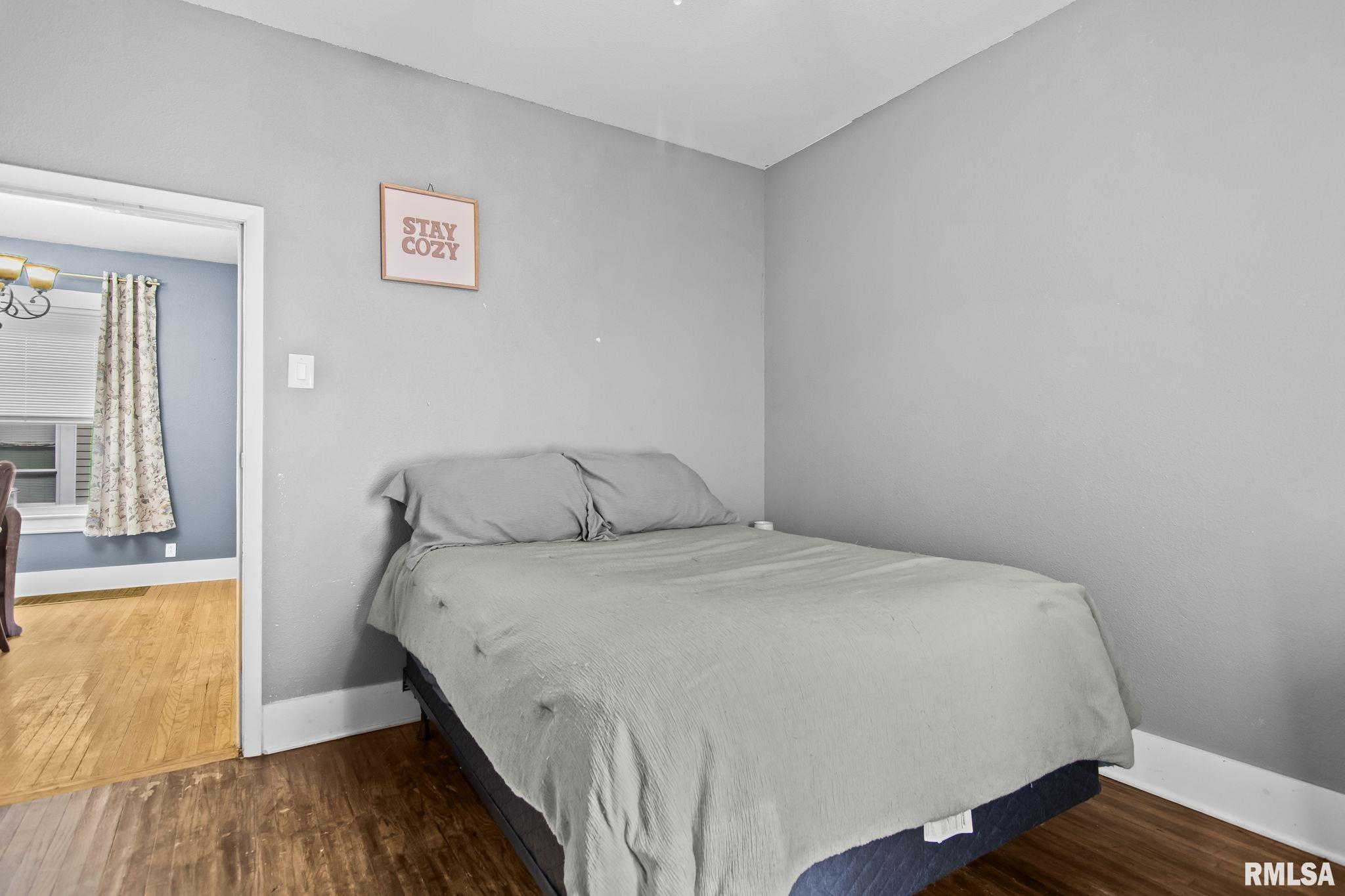 1121 N WALNUT Street