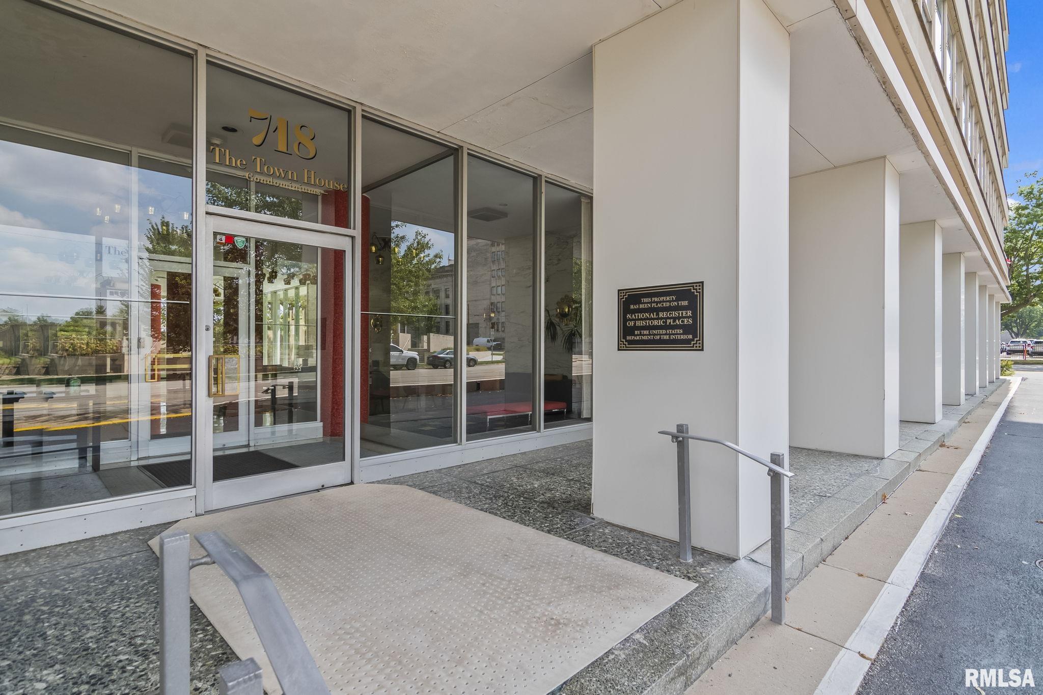 718 S 7TH Street Unit: 1003