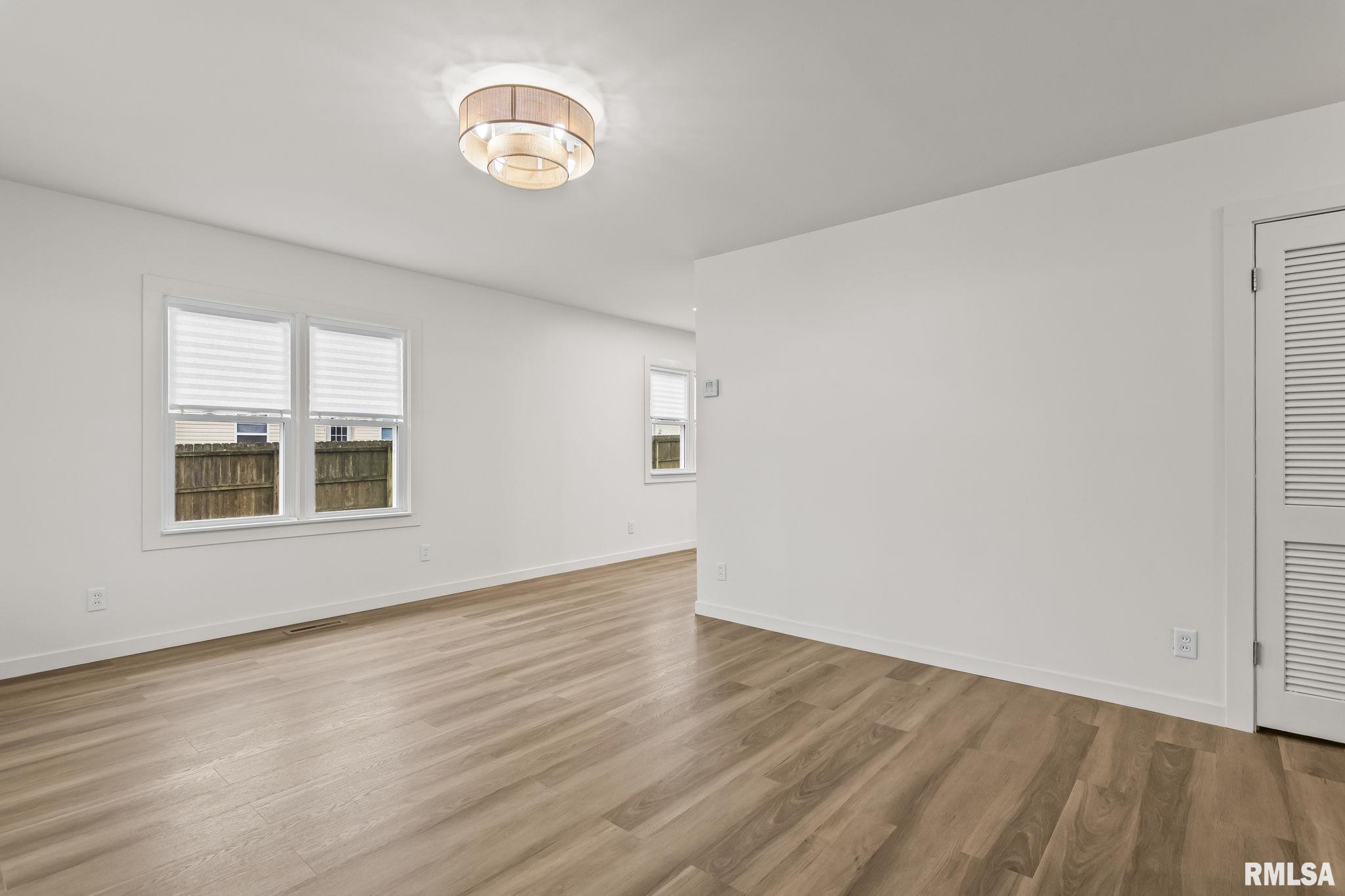 504 W CHESTNUT Street