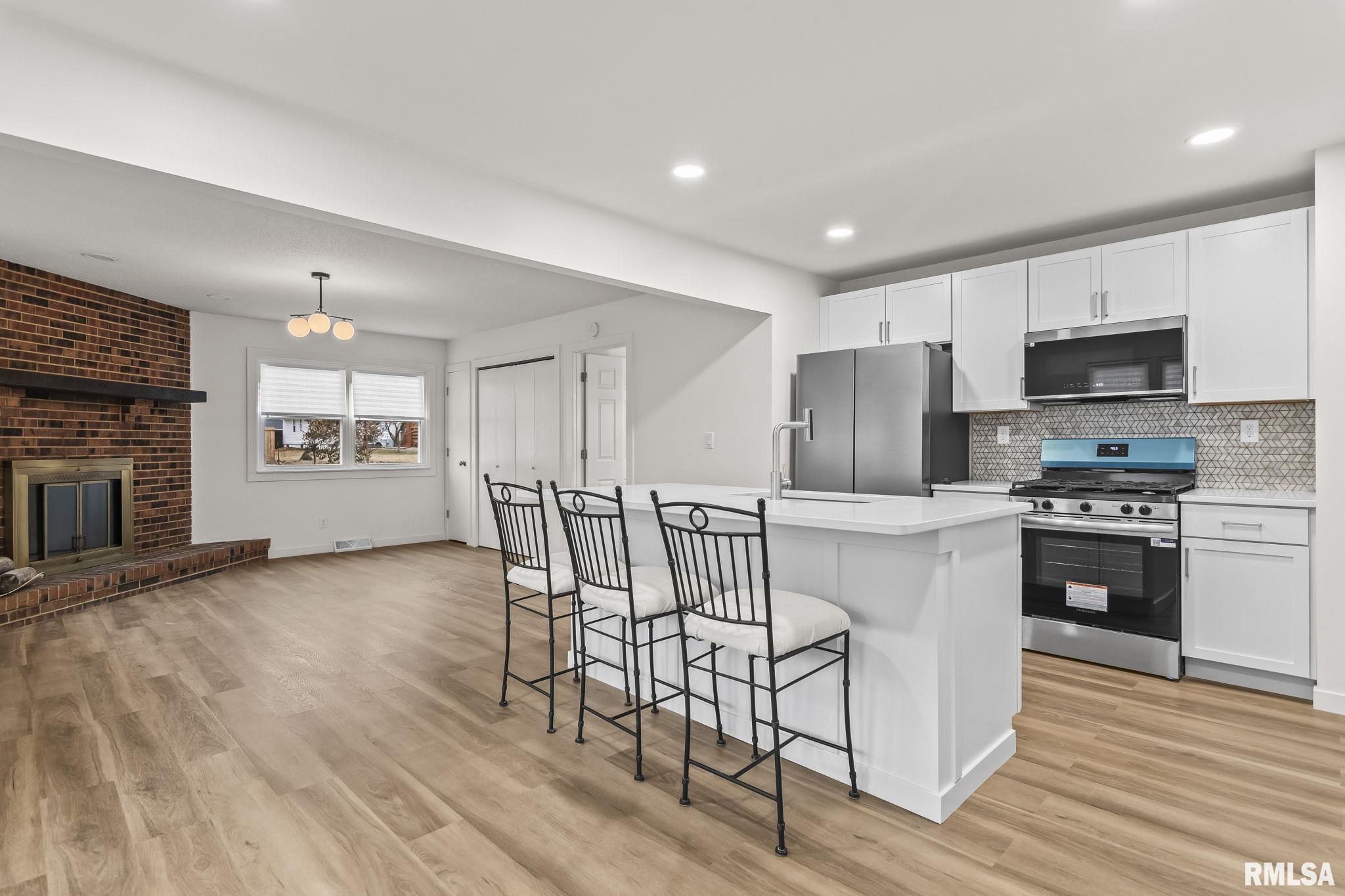 504 W CHESTNUT Street