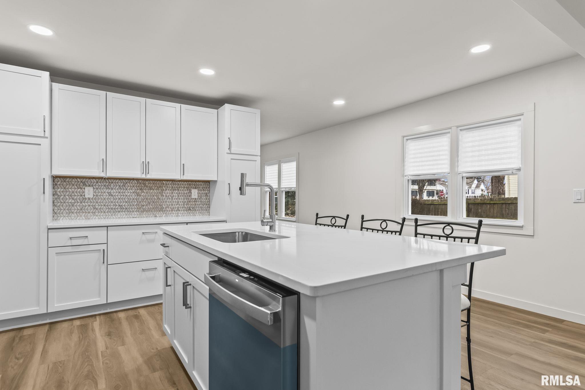 504 W CHESTNUT Street