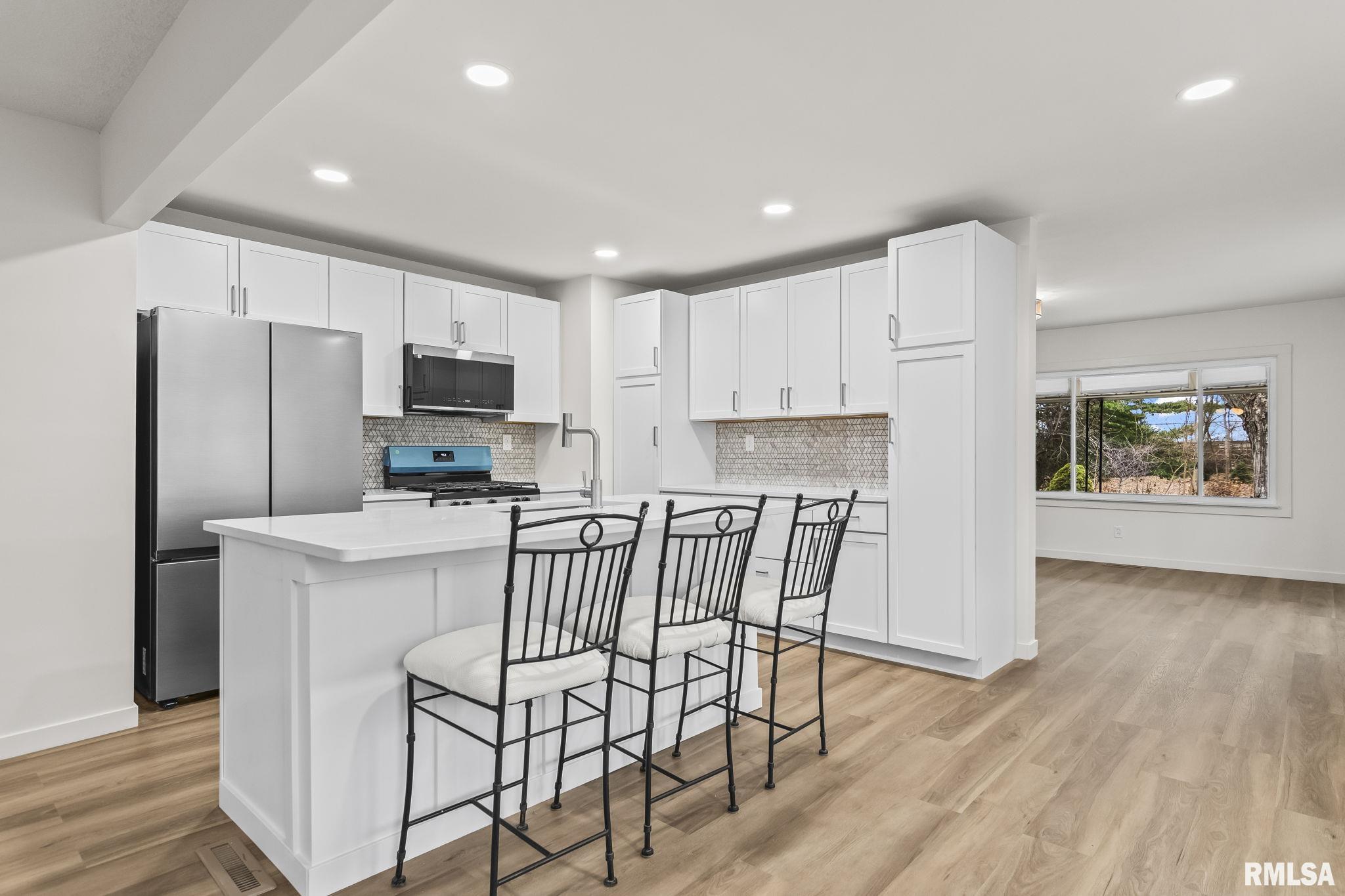 504 W CHESTNUT Street