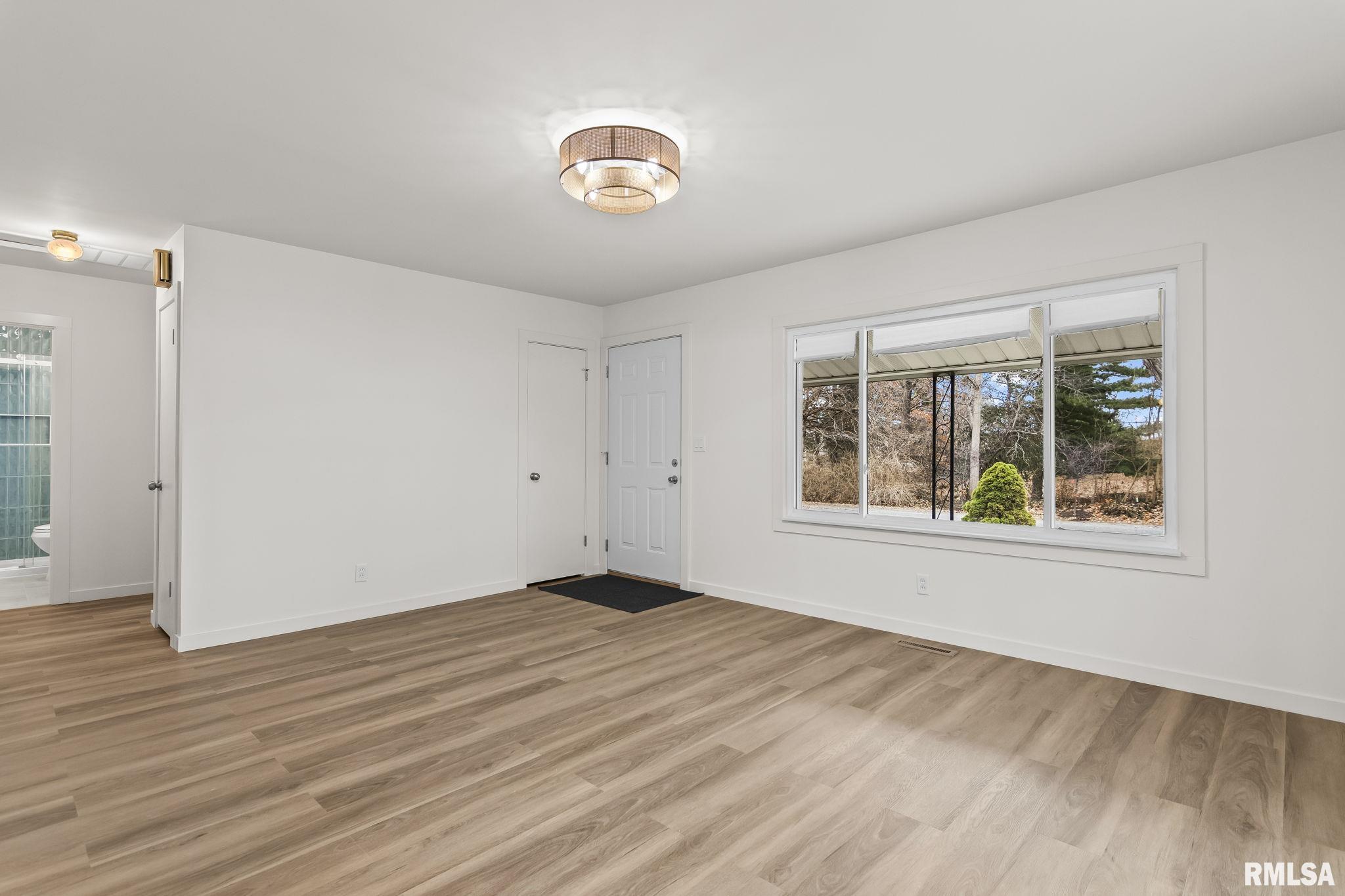 504 W CHESTNUT Street