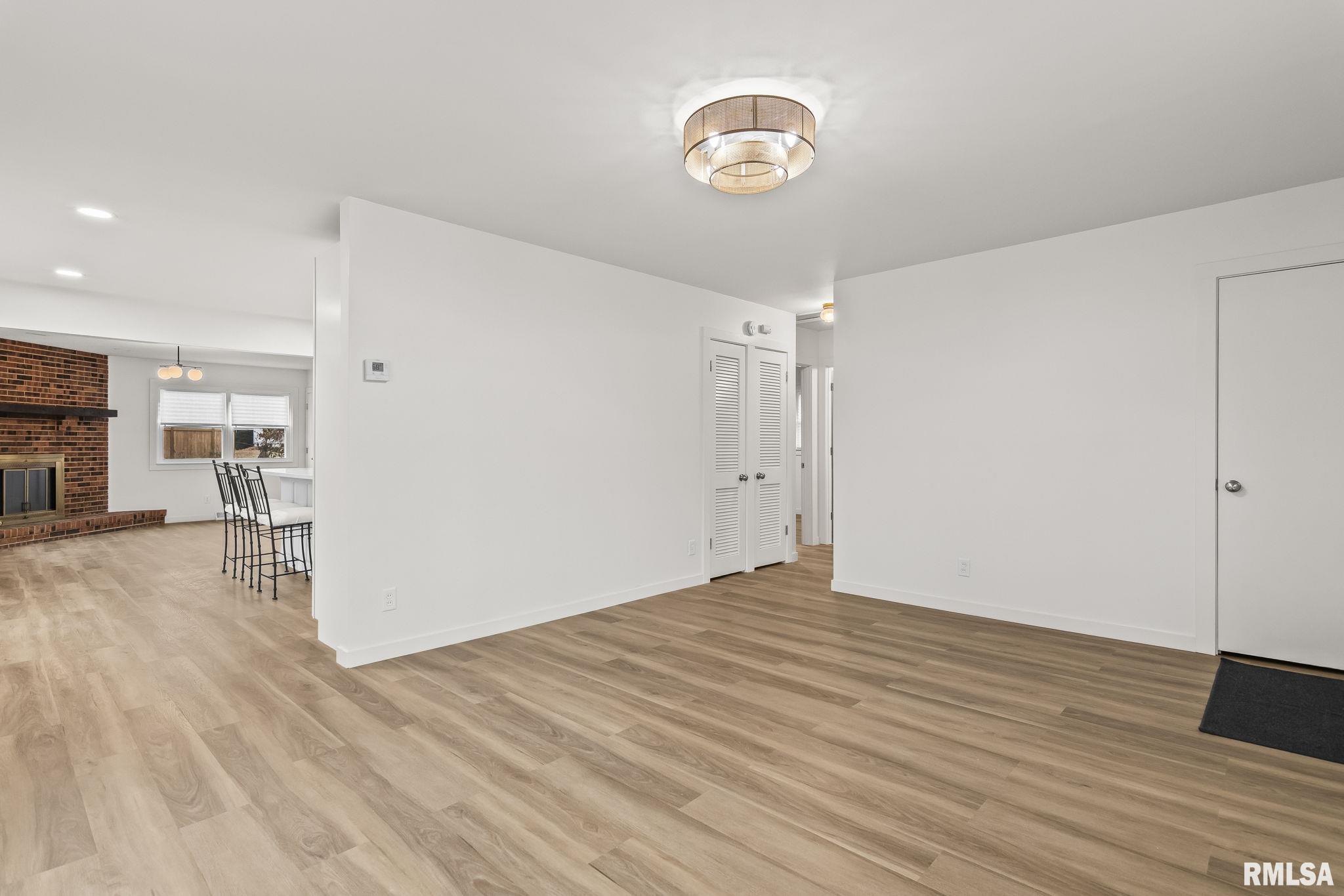 504 W CHESTNUT Street