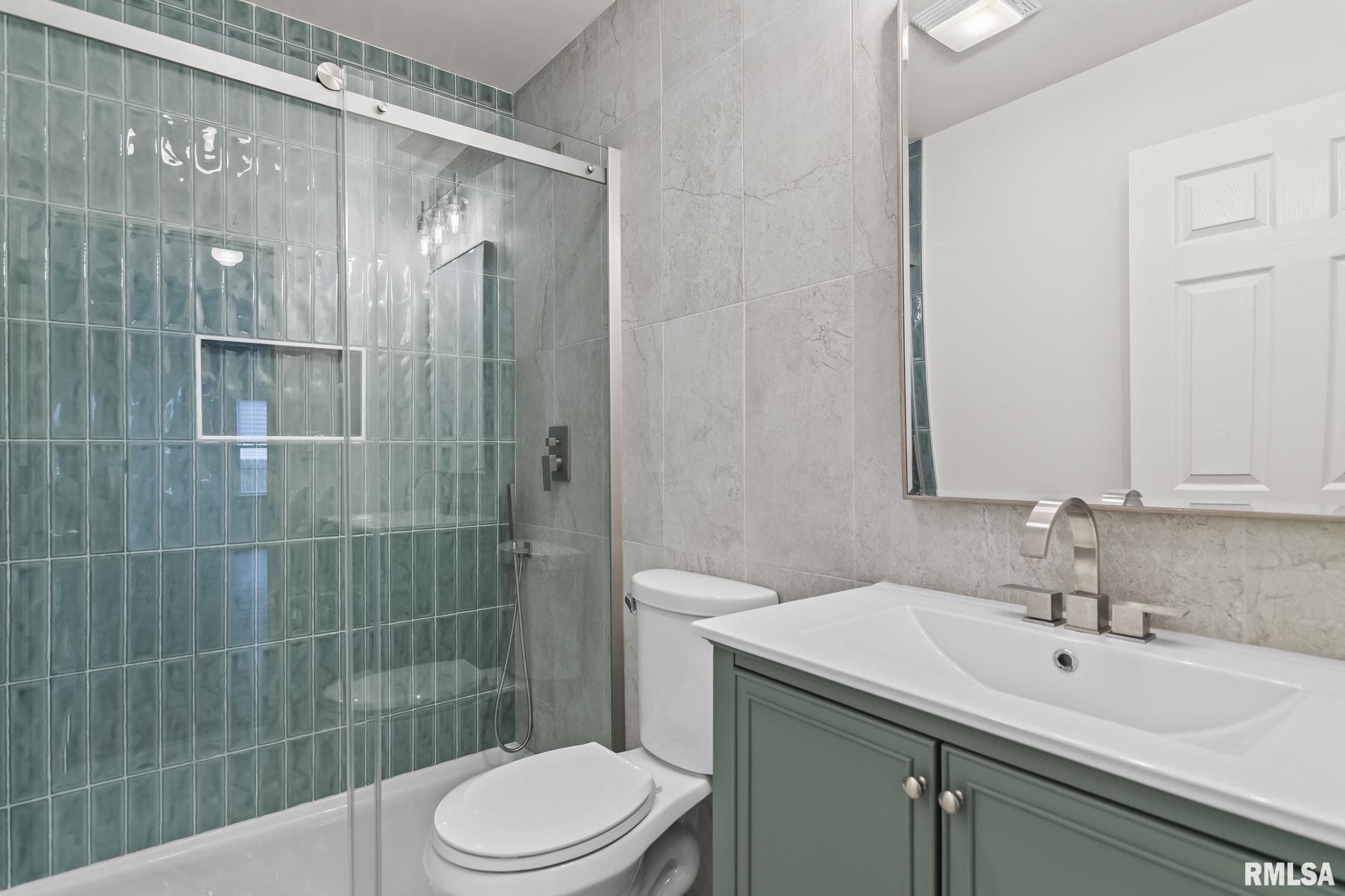 504 W CHESTNUT Street