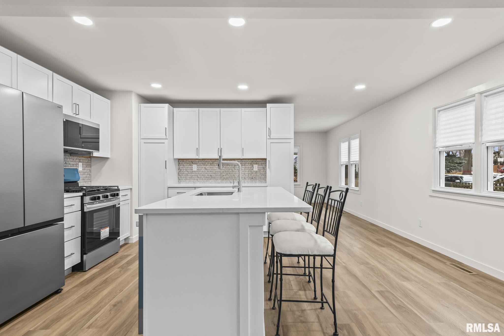 504 W CHESTNUT Street