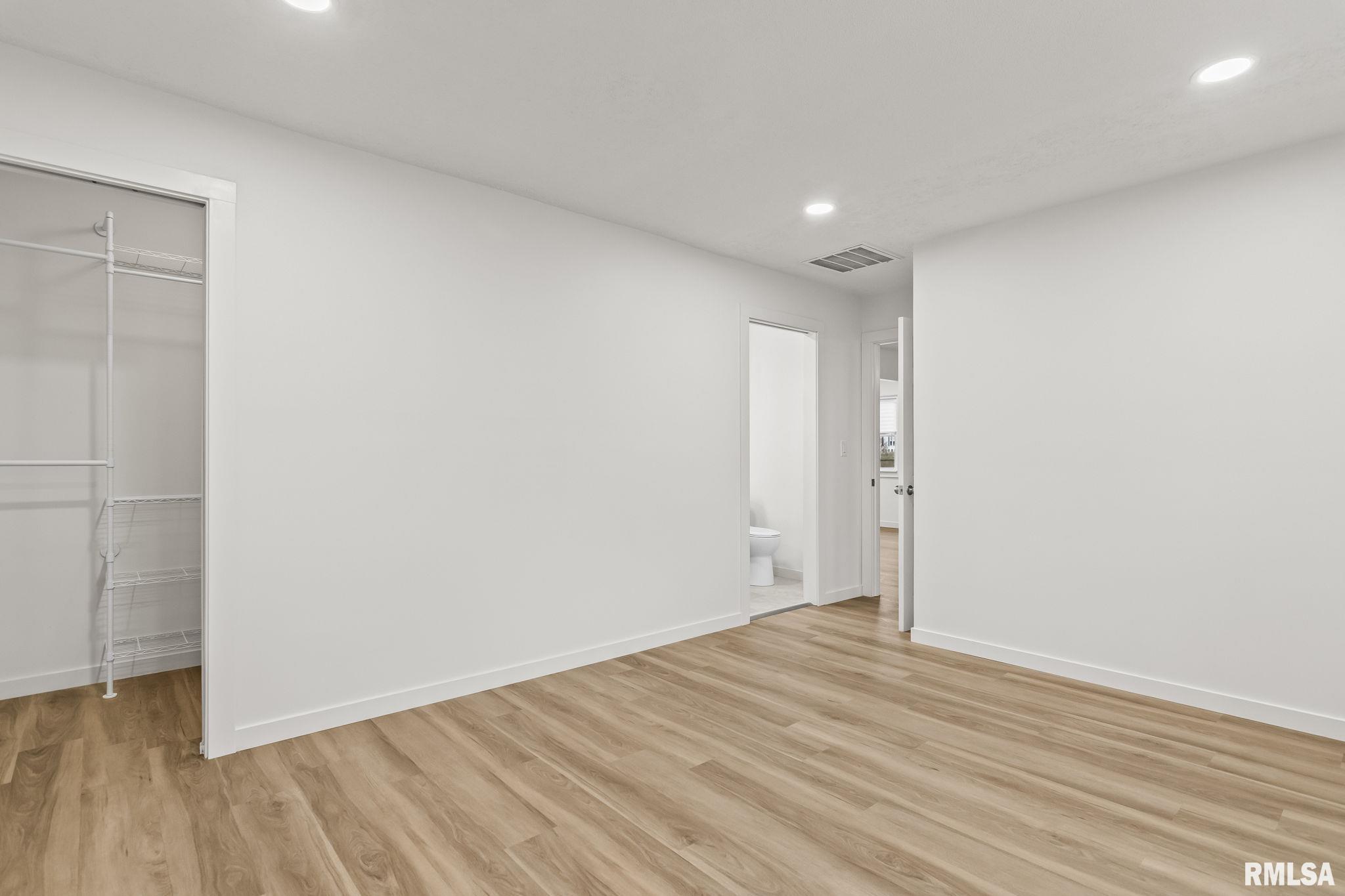 504 W CHESTNUT Street