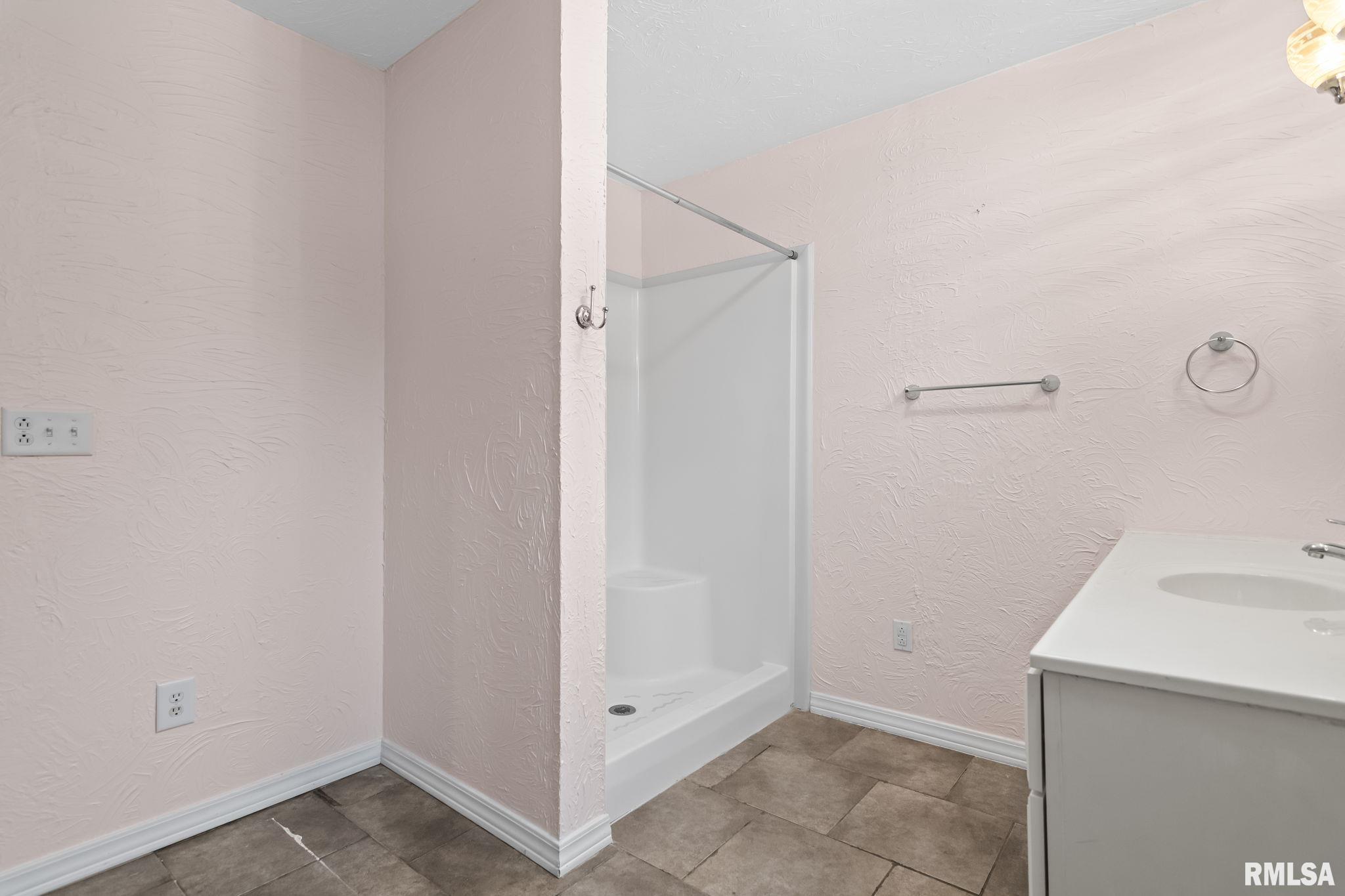 1536 N SPRINGFIELD Street