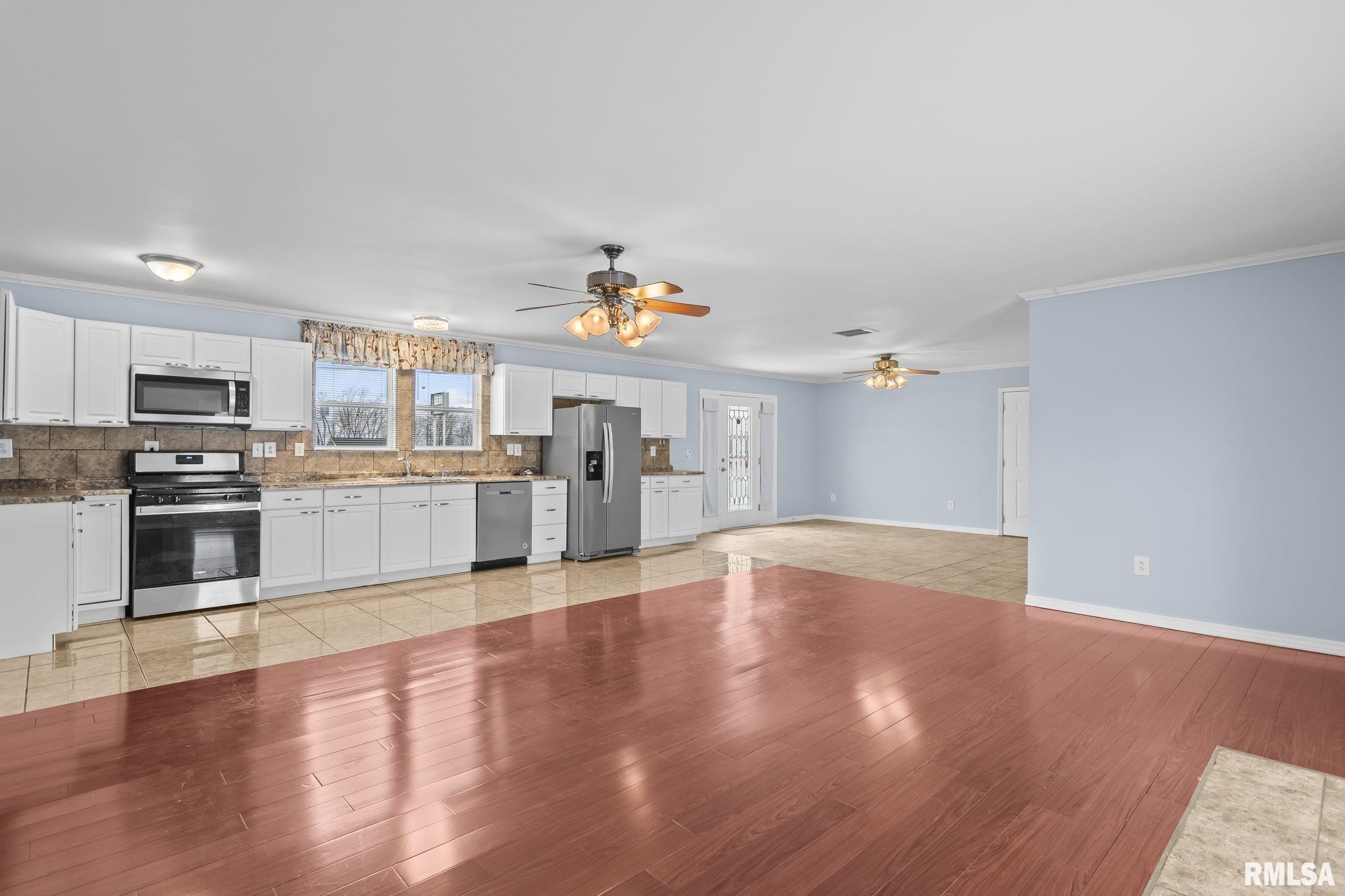 1536 N SPRINGFIELD Street