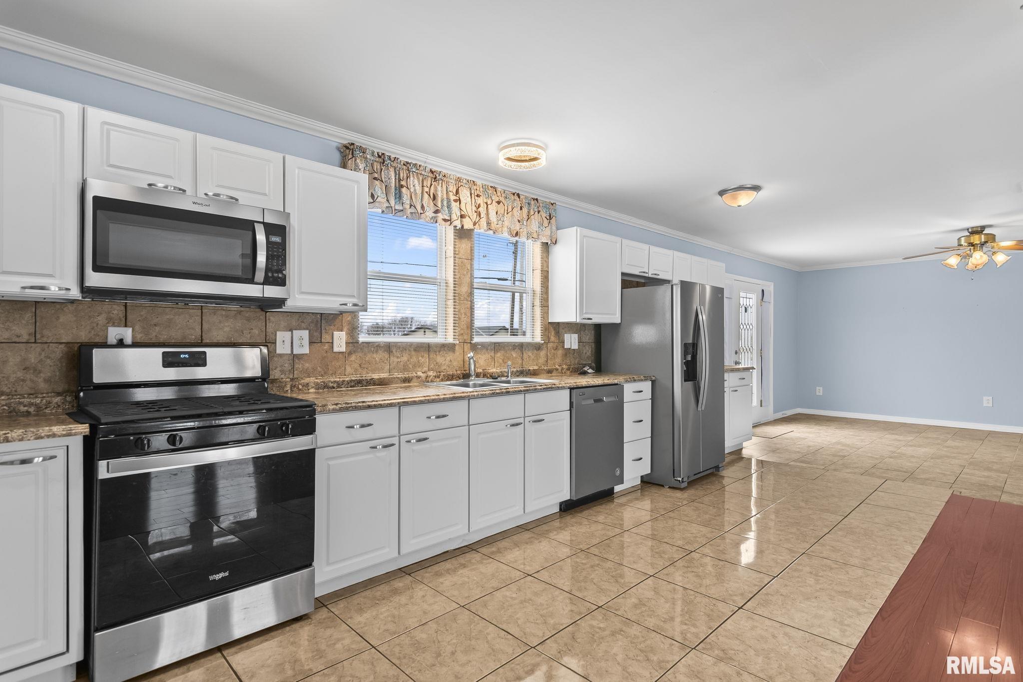 1536 N SPRINGFIELD Street