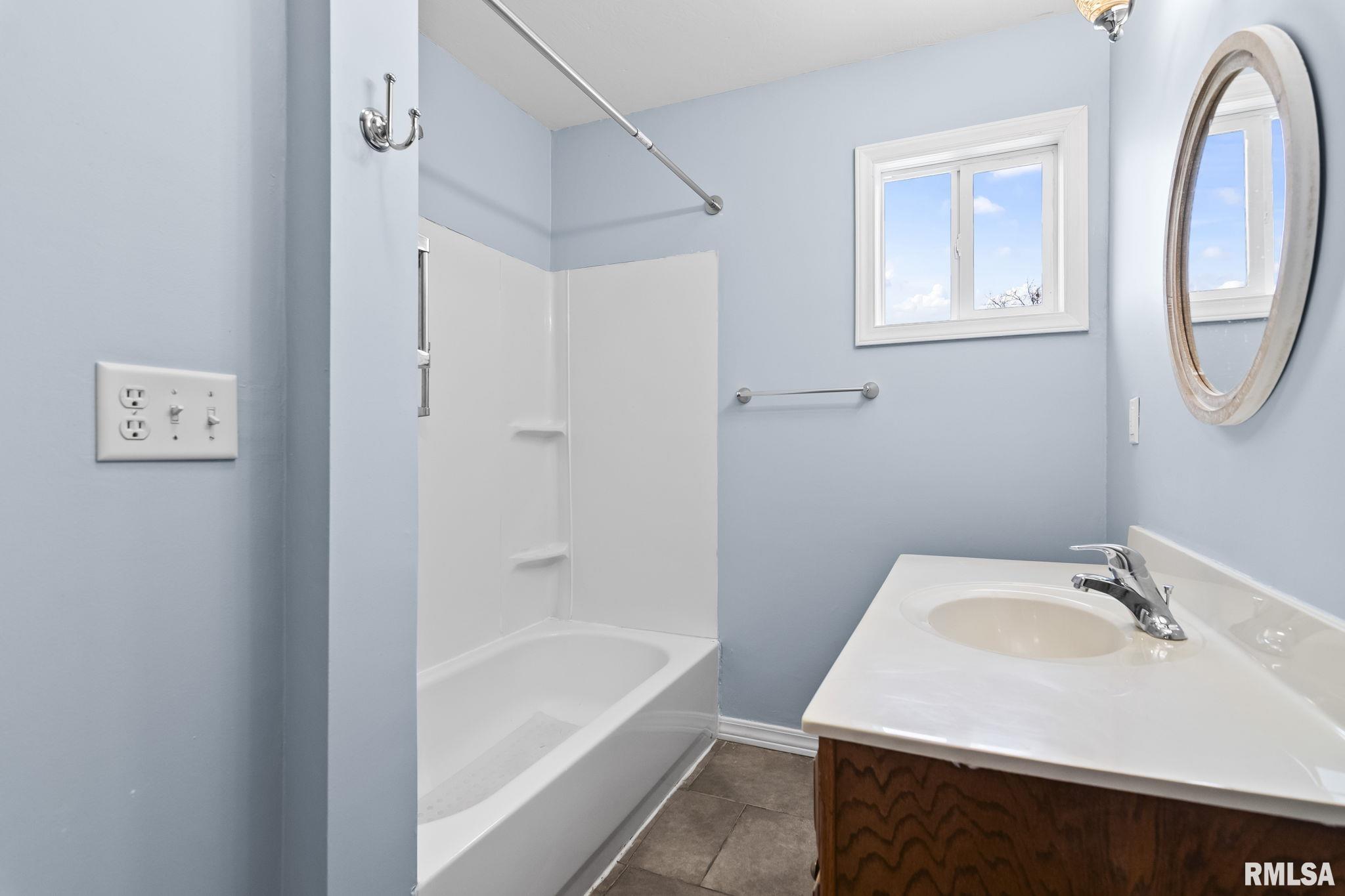 1536 N SPRINGFIELD Street