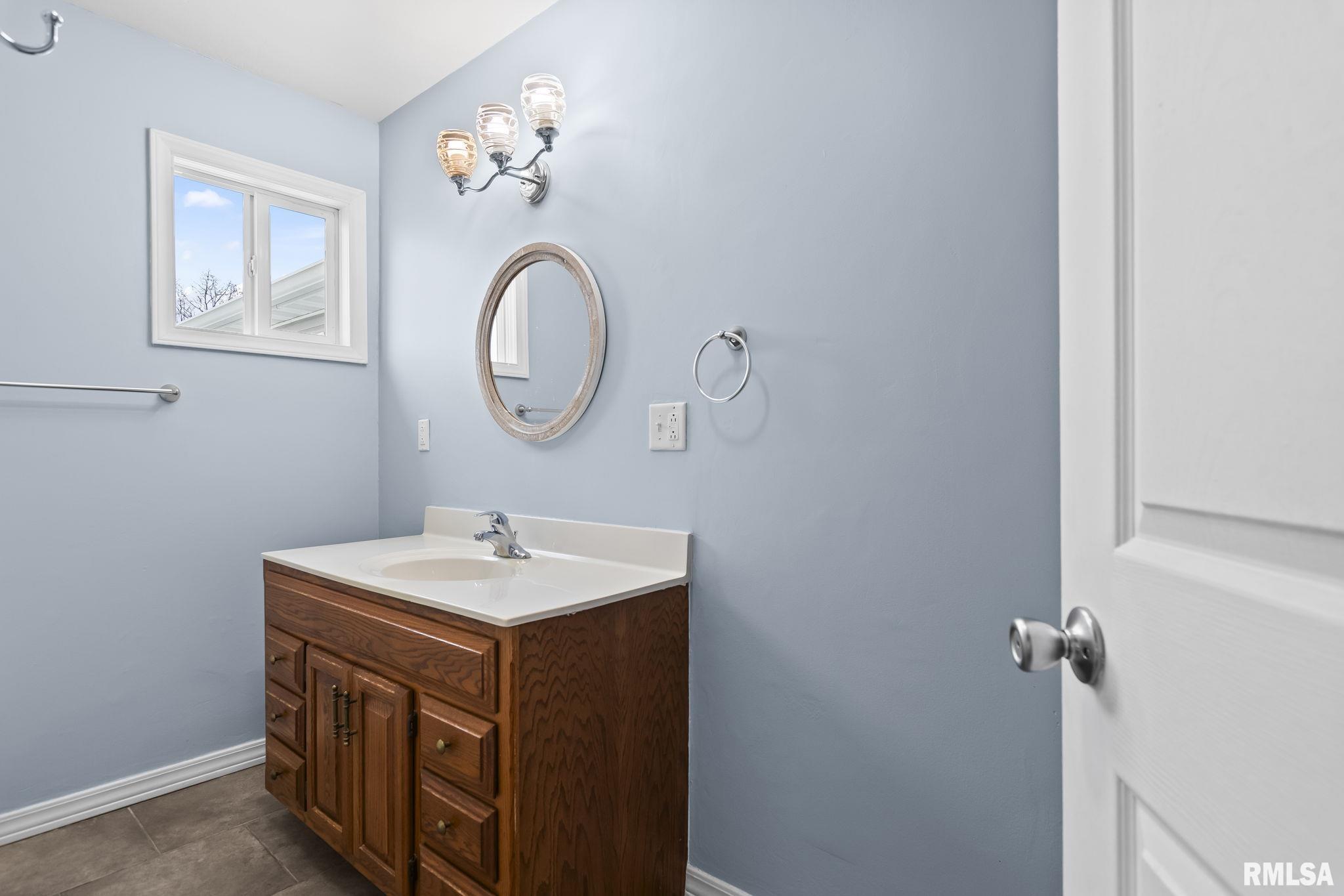 1536 N SPRINGFIELD Street