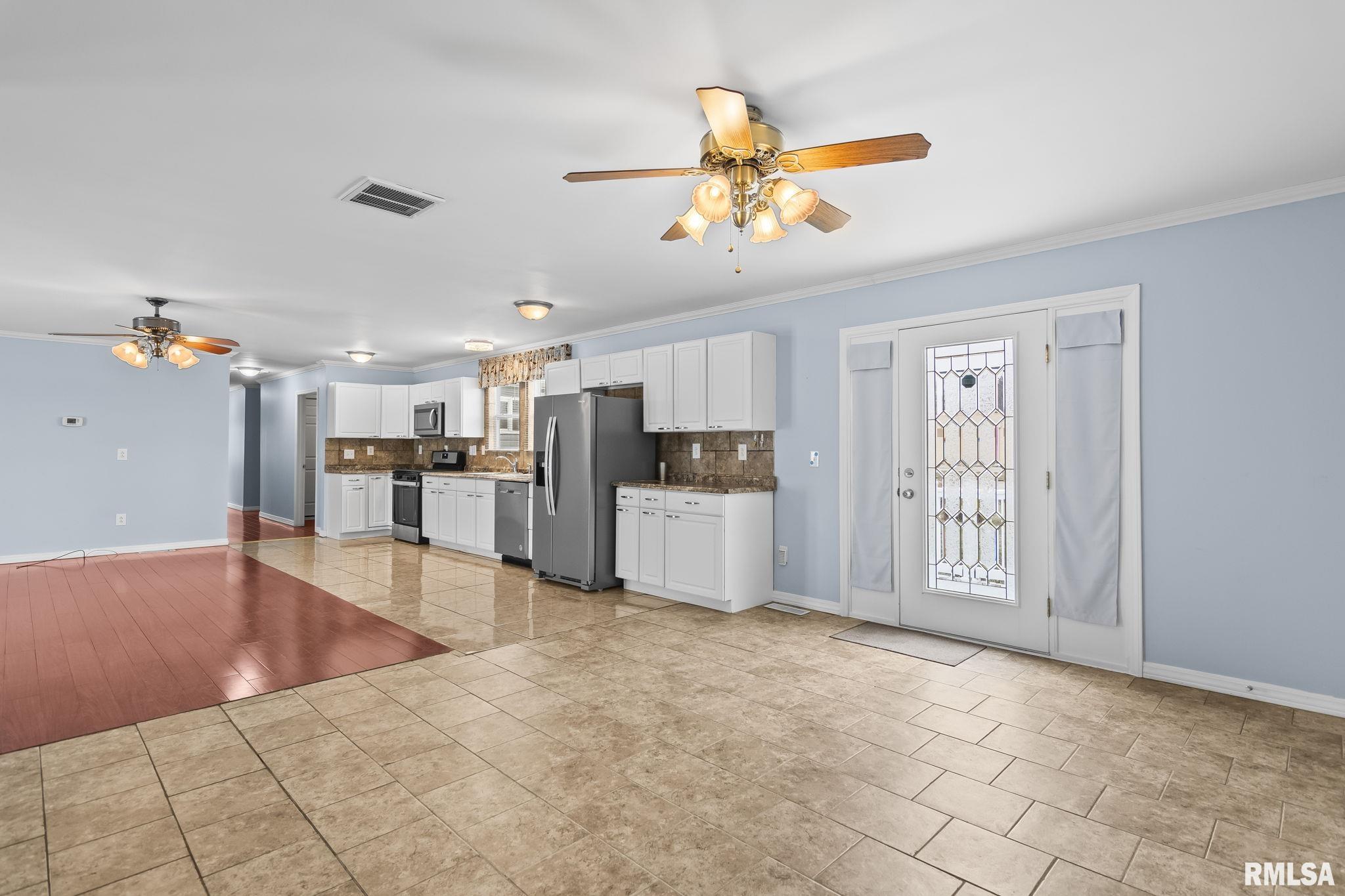 1536 N SPRINGFIELD Street