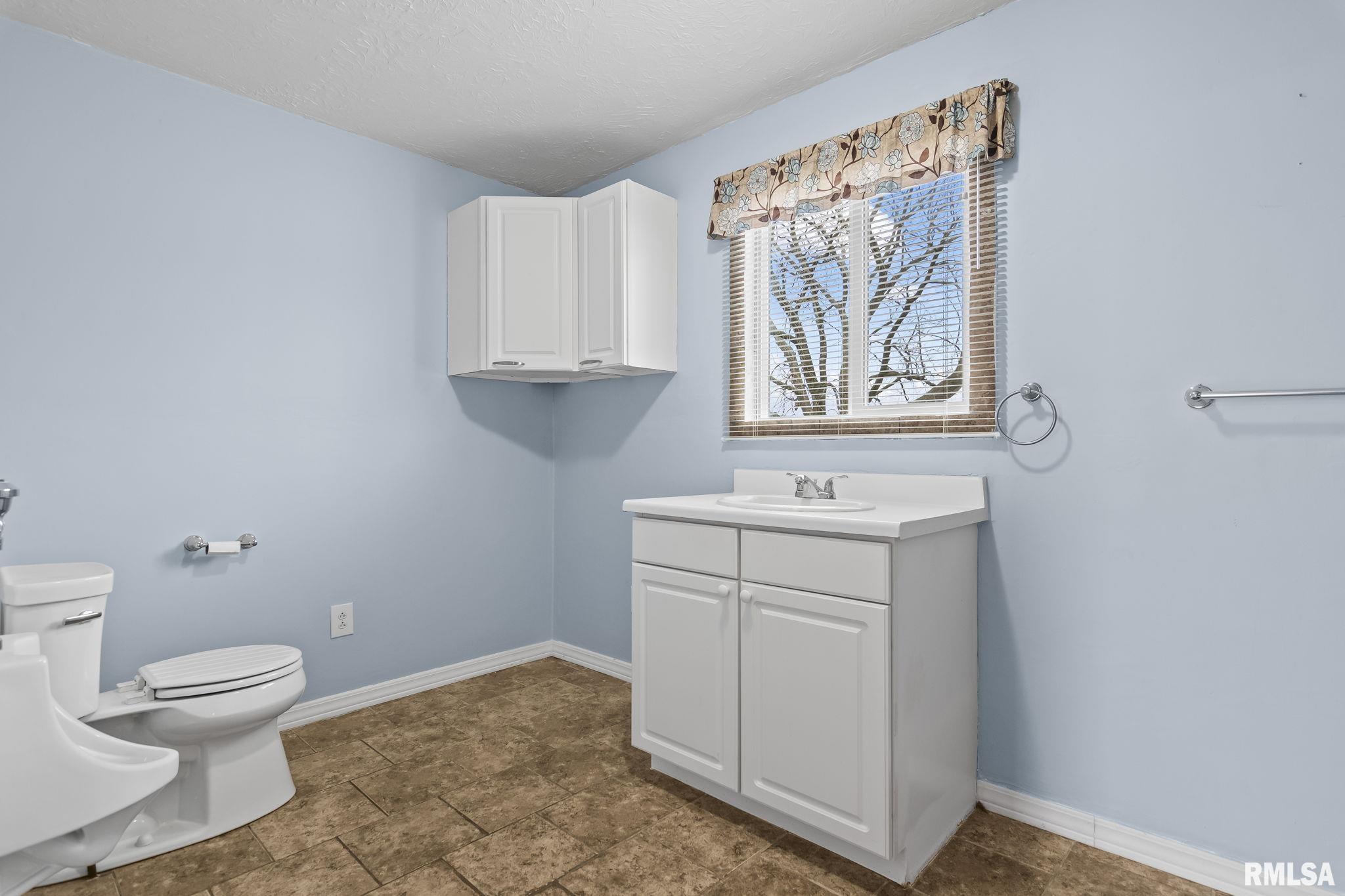 1536 N SPRINGFIELD Street