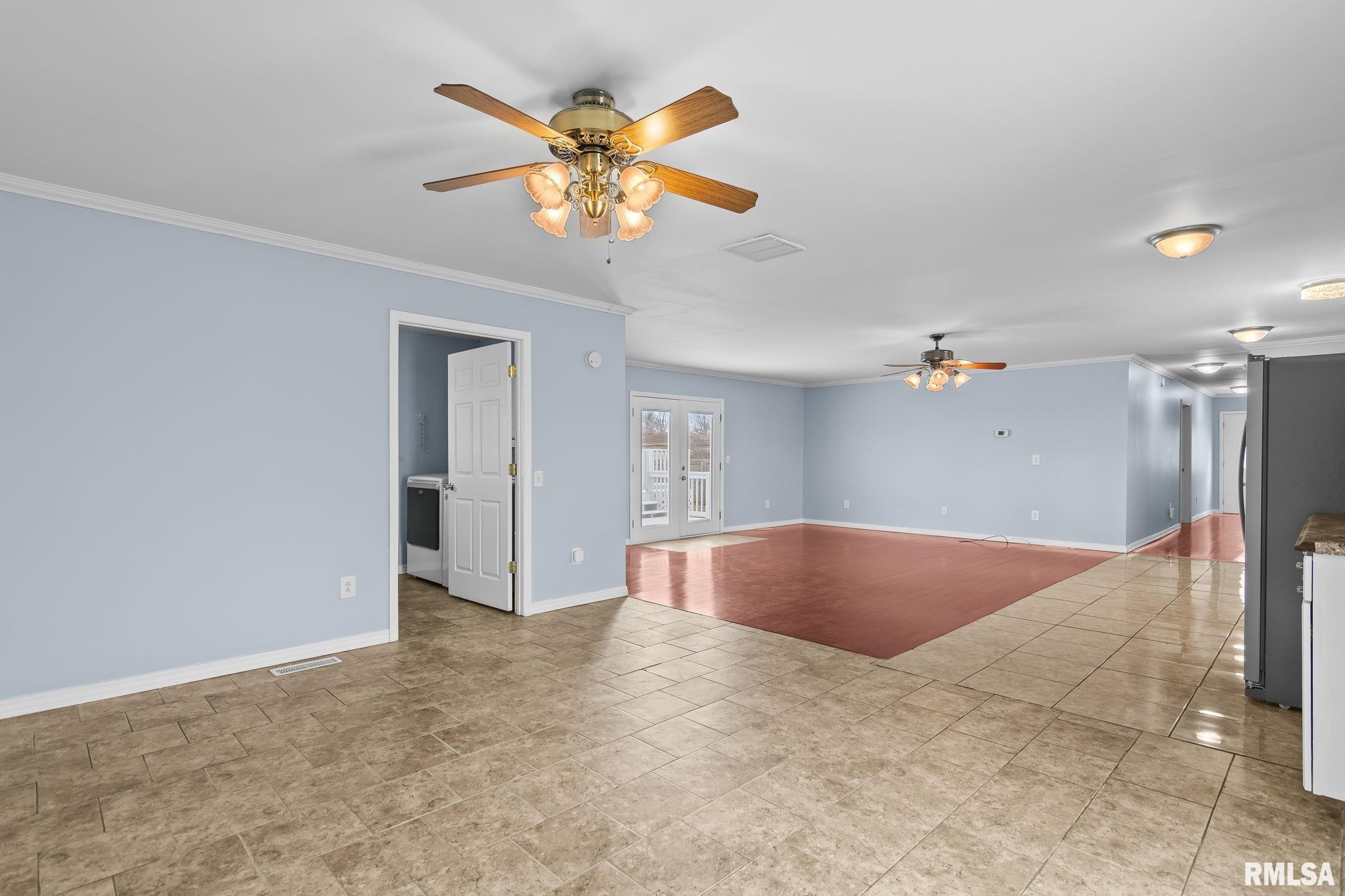 1536 N SPRINGFIELD Street