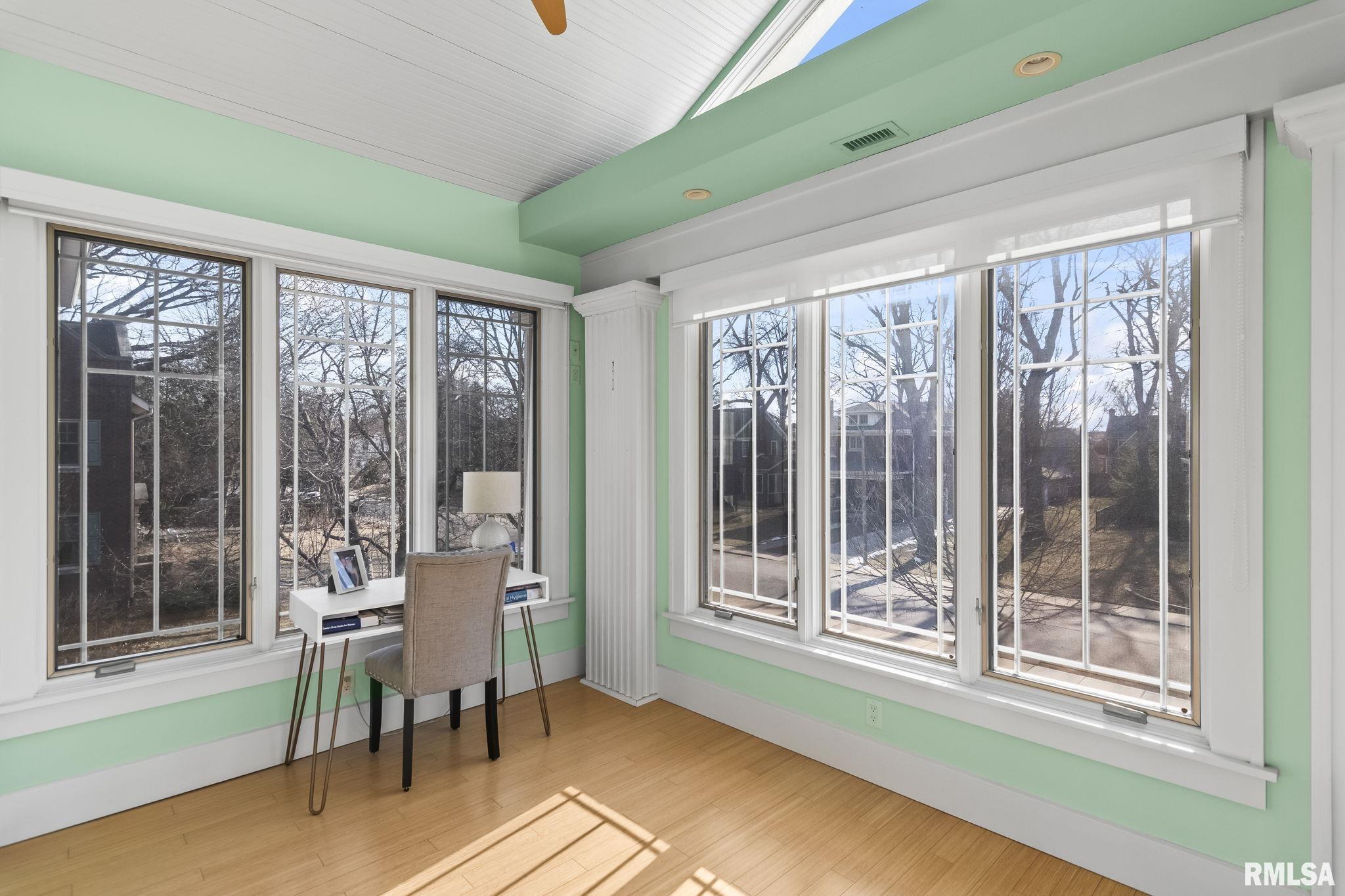 1037 WOODLAND Avenue