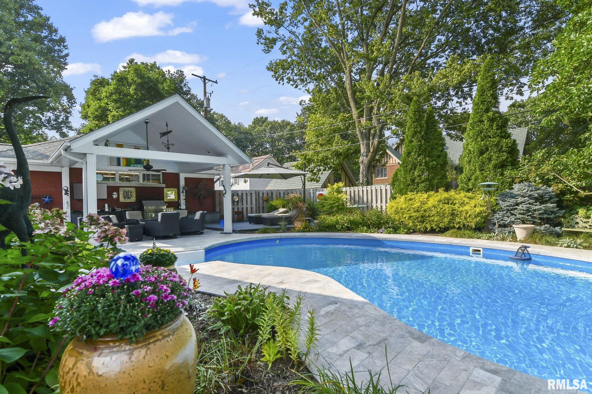 1037 WOODLAND Avenue